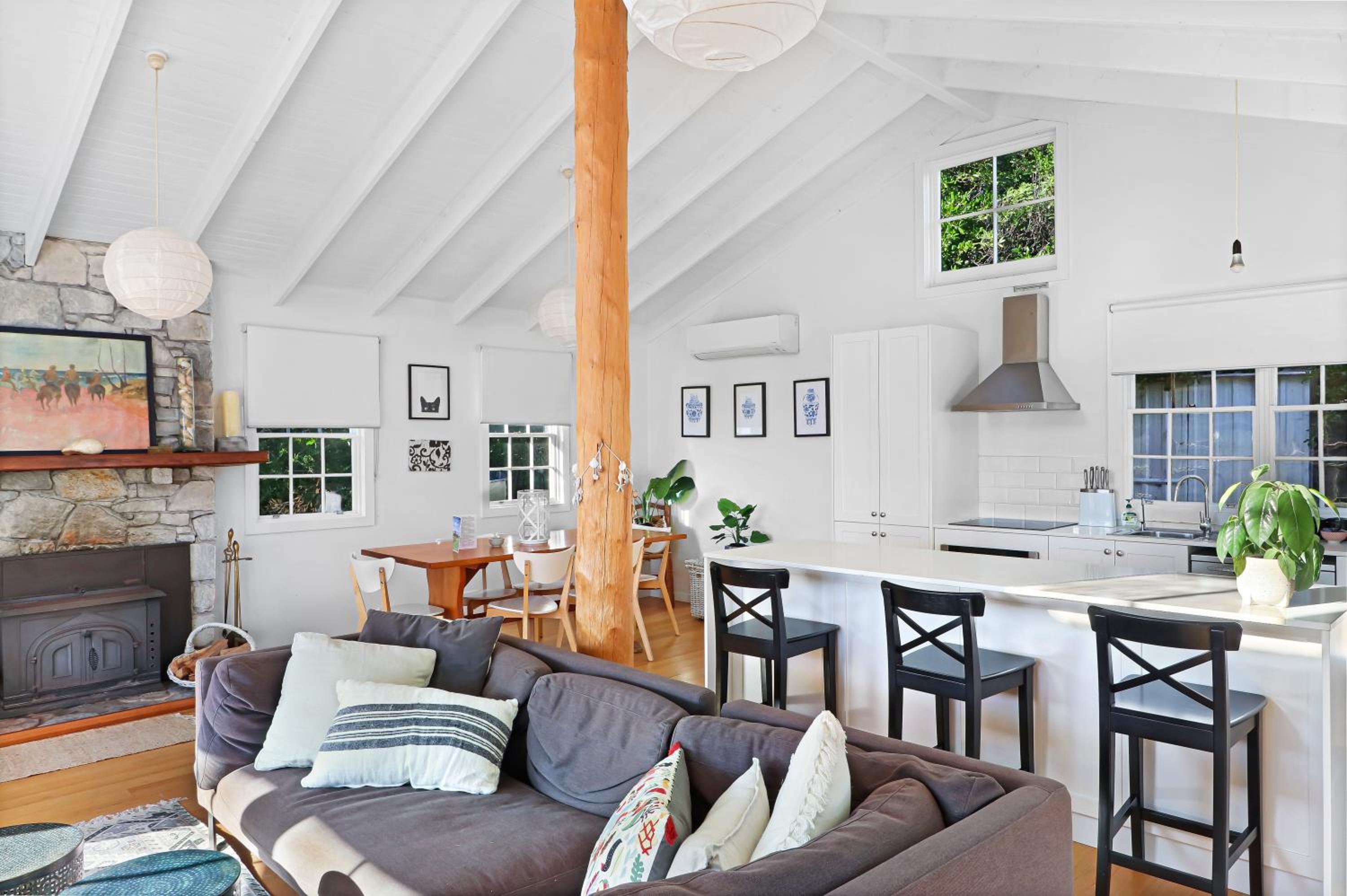 White Shell Cottage - Woodfire & Beachfront