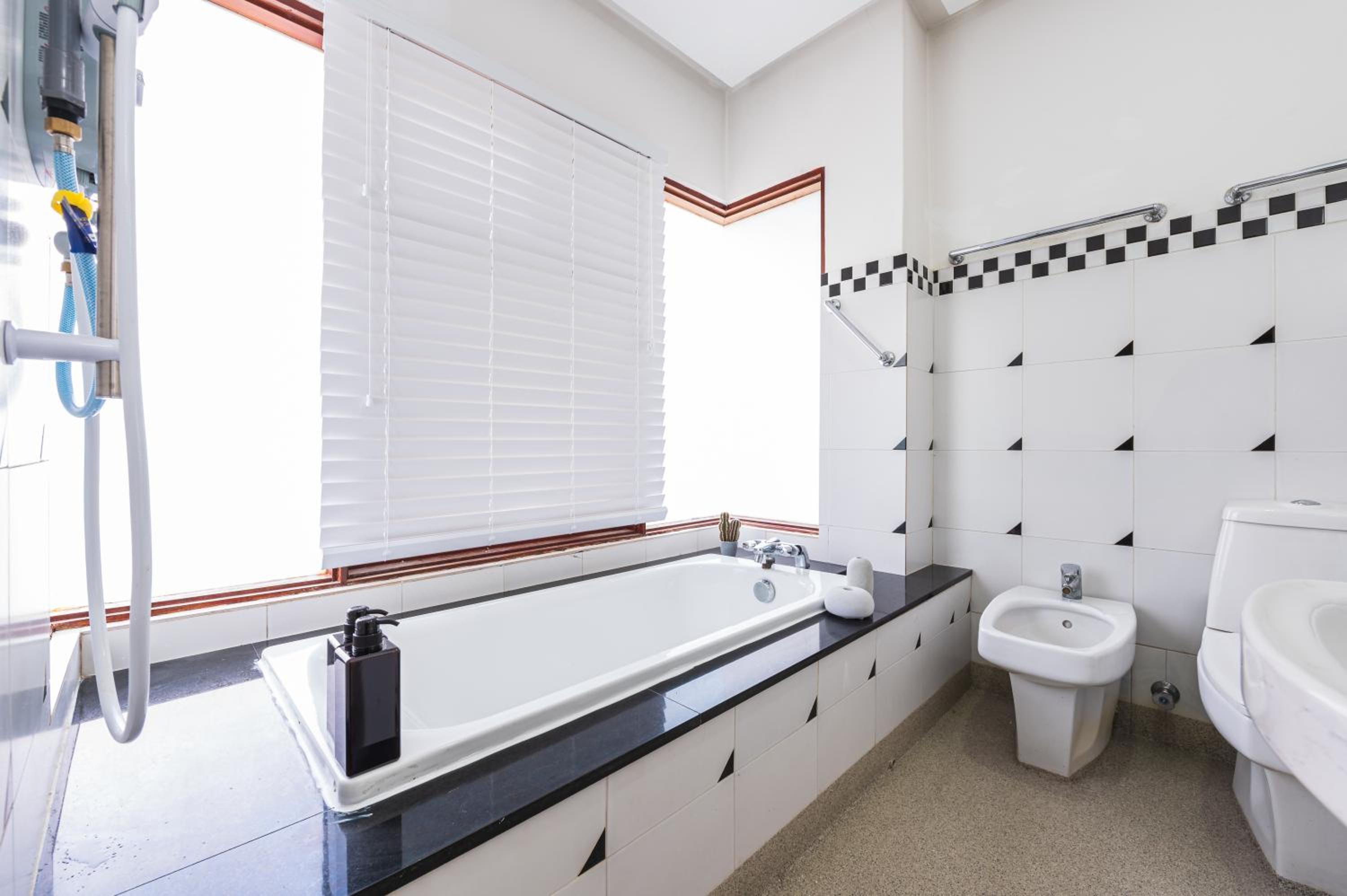 Tropical Bliss Luxe 5BR 30Pax Private Pool Villa KL by Verano