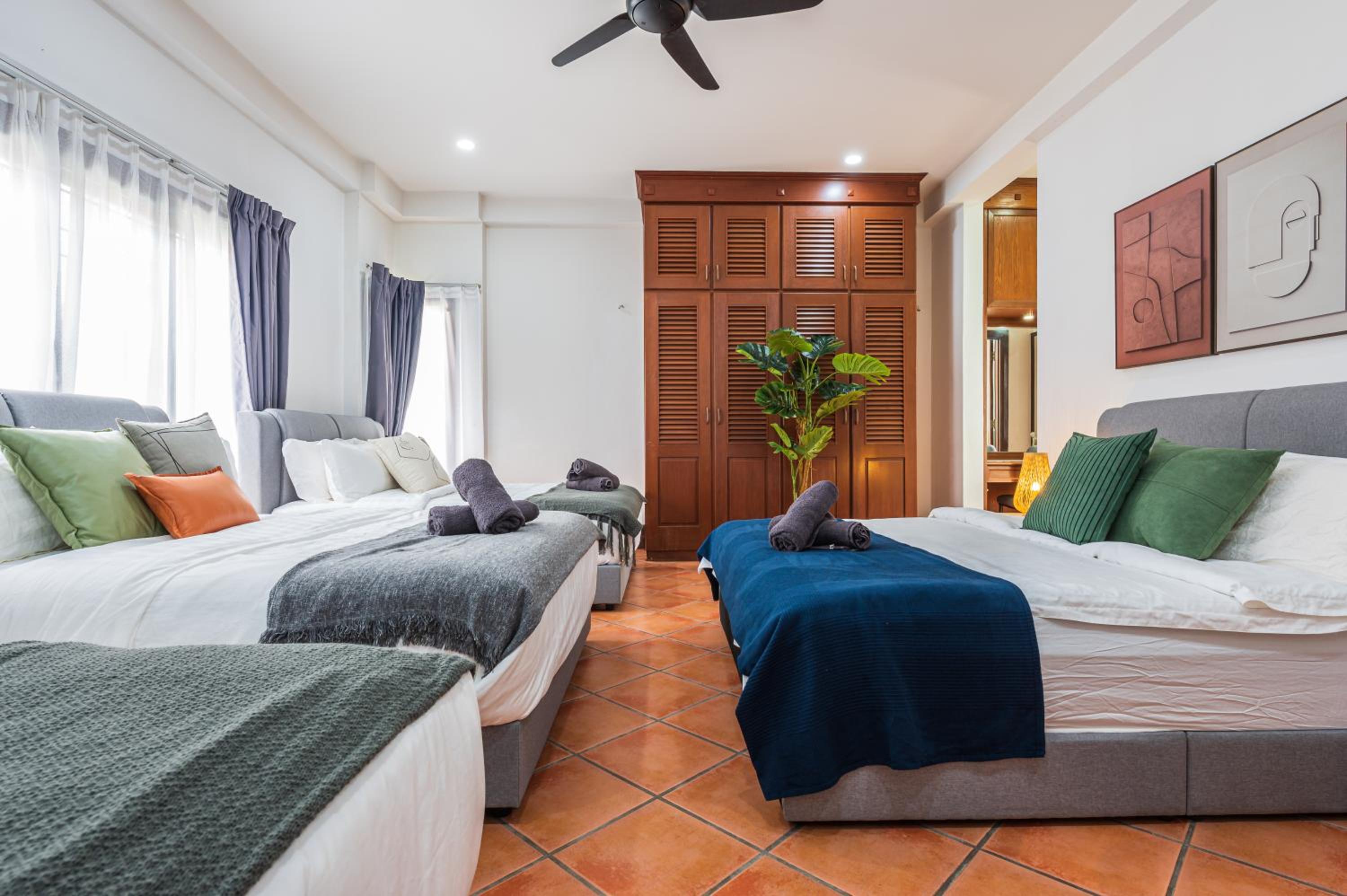 Tropical Bliss Luxe 5BR 30Pax Private Pool Villa KL by Verano