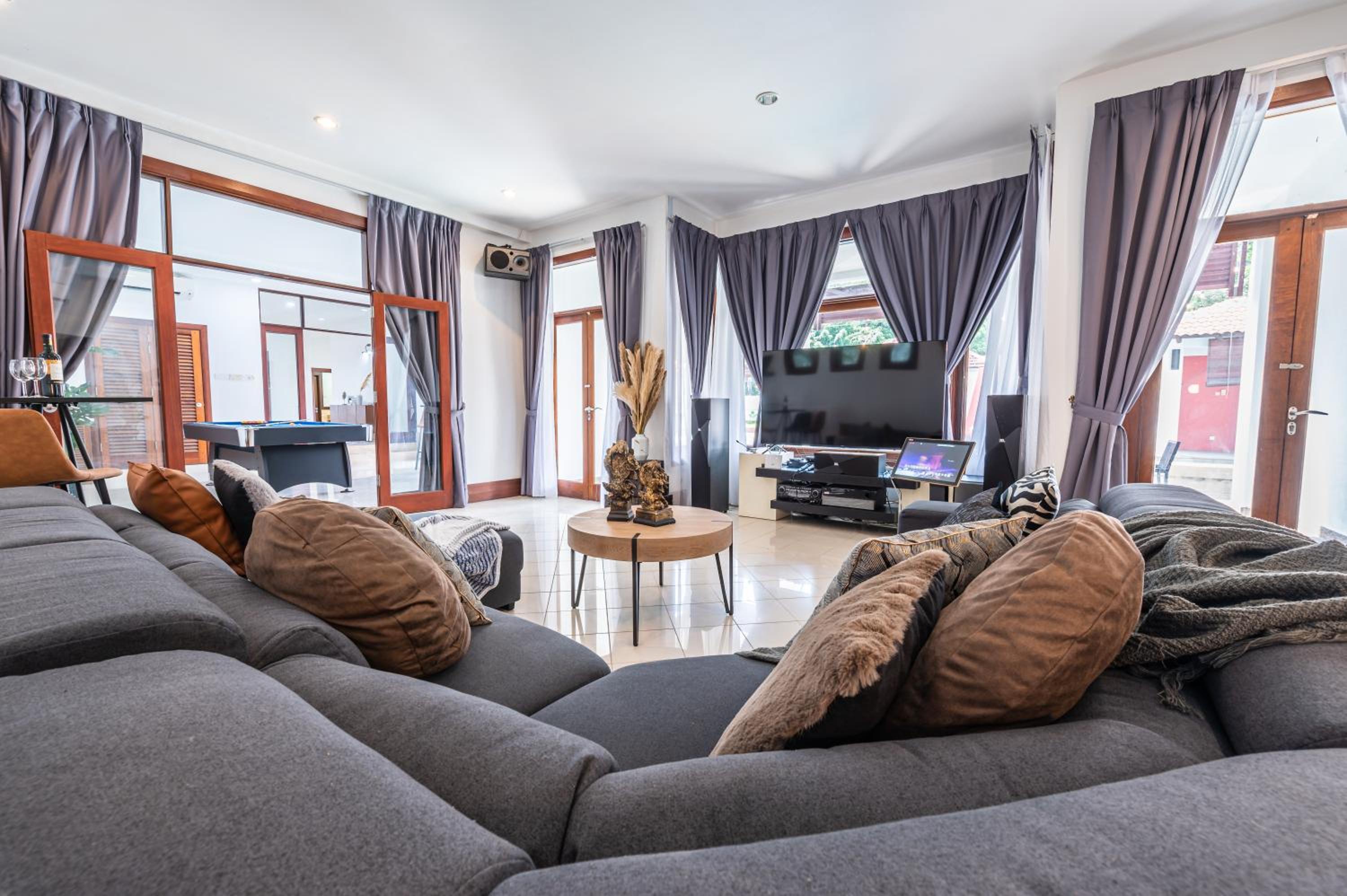 Tropical Bliss Luxe 5BR 30Pax Private Pool Villa KL by Verano