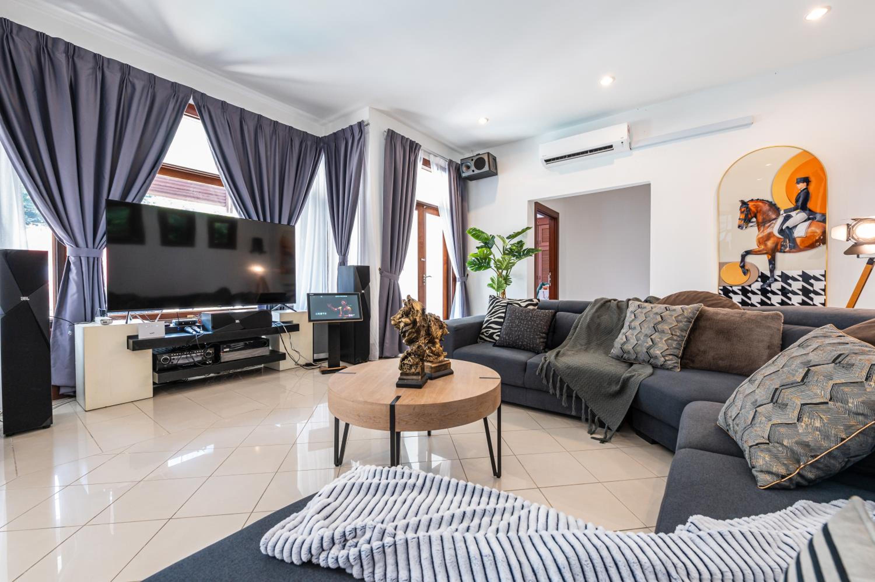 Tropical Bliss Luxe 5BR 30Pax Private Pool Villa KL by Verano