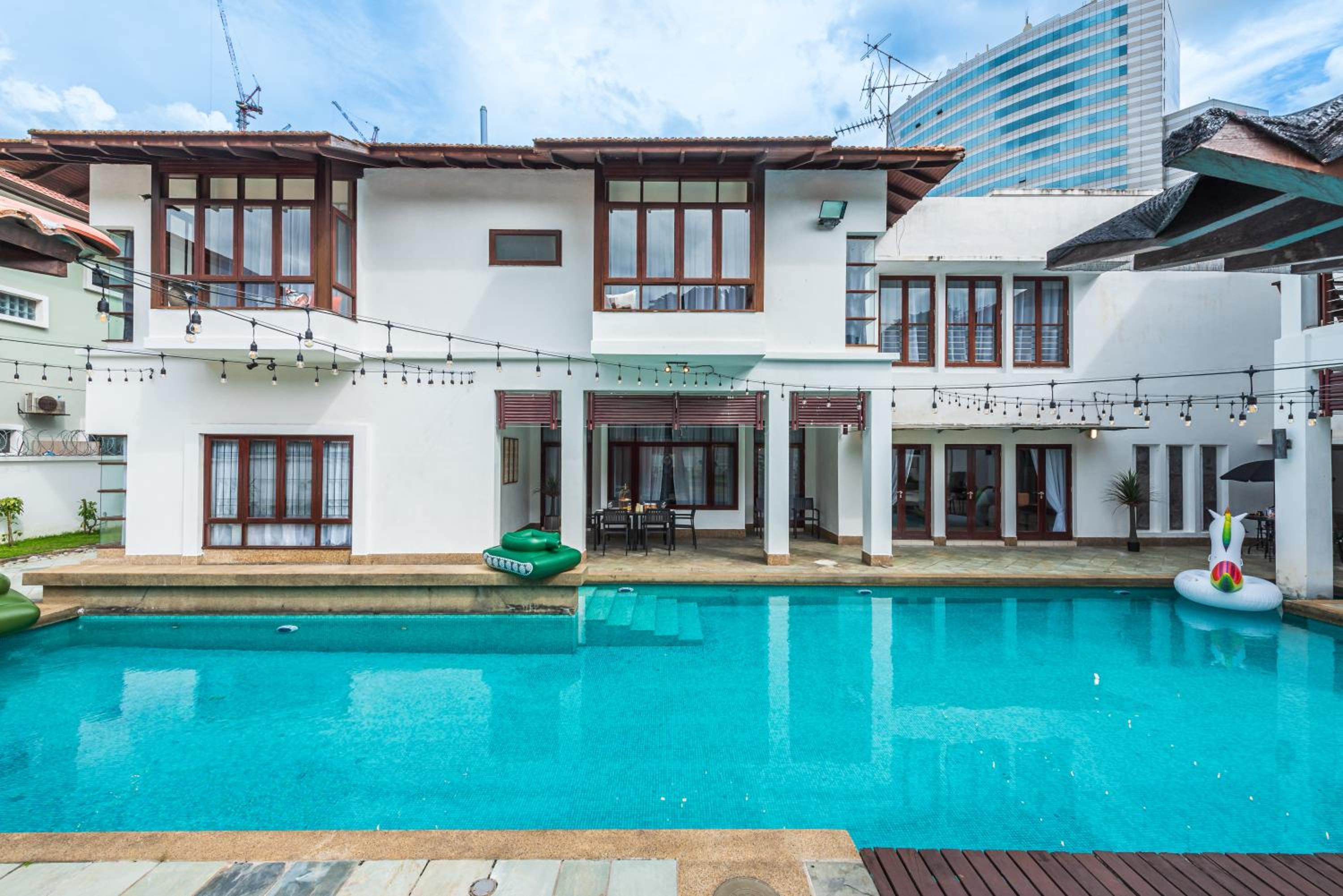 Tropical Bliss Luxe 5BR 30Pax Private Pool Villa KL by Verano