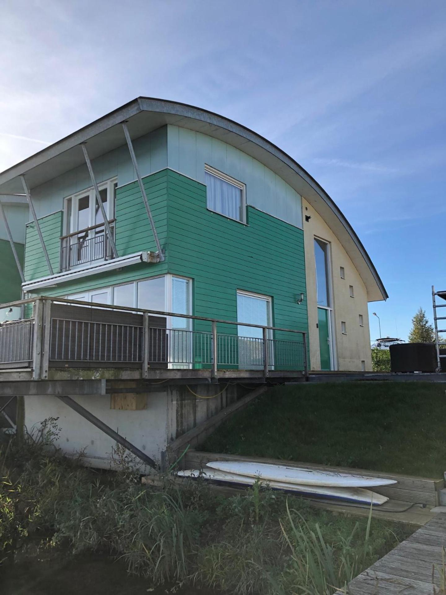 Luxe watervilla met eigen aanlegsteiger geschikt voor maximaal 6 personen in recreatiegebied de Gouden Ham in Maasbommel view 3