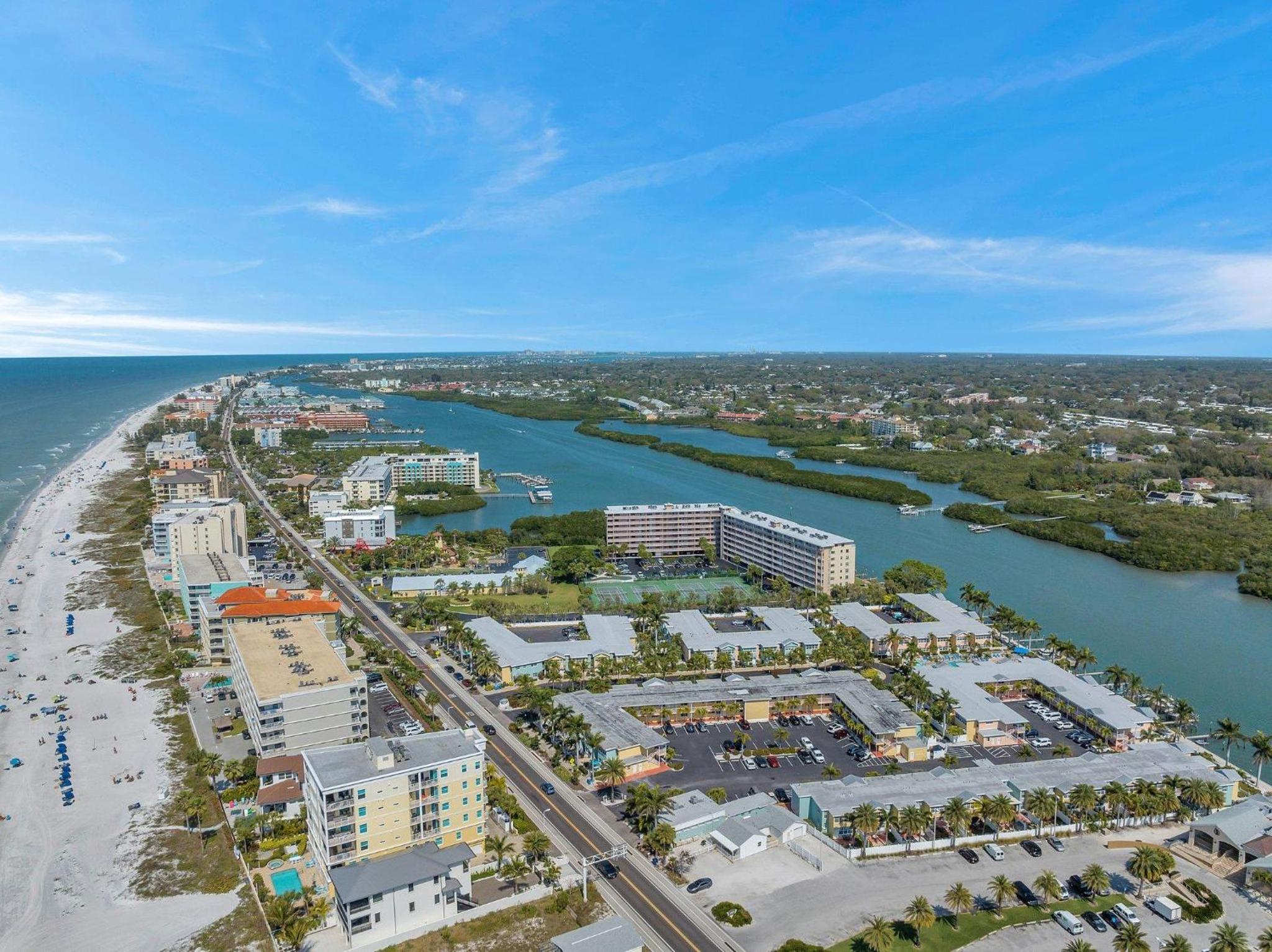 2 Bed-1 Bath With Sunroom, Private Pool And Beach Access! view 5