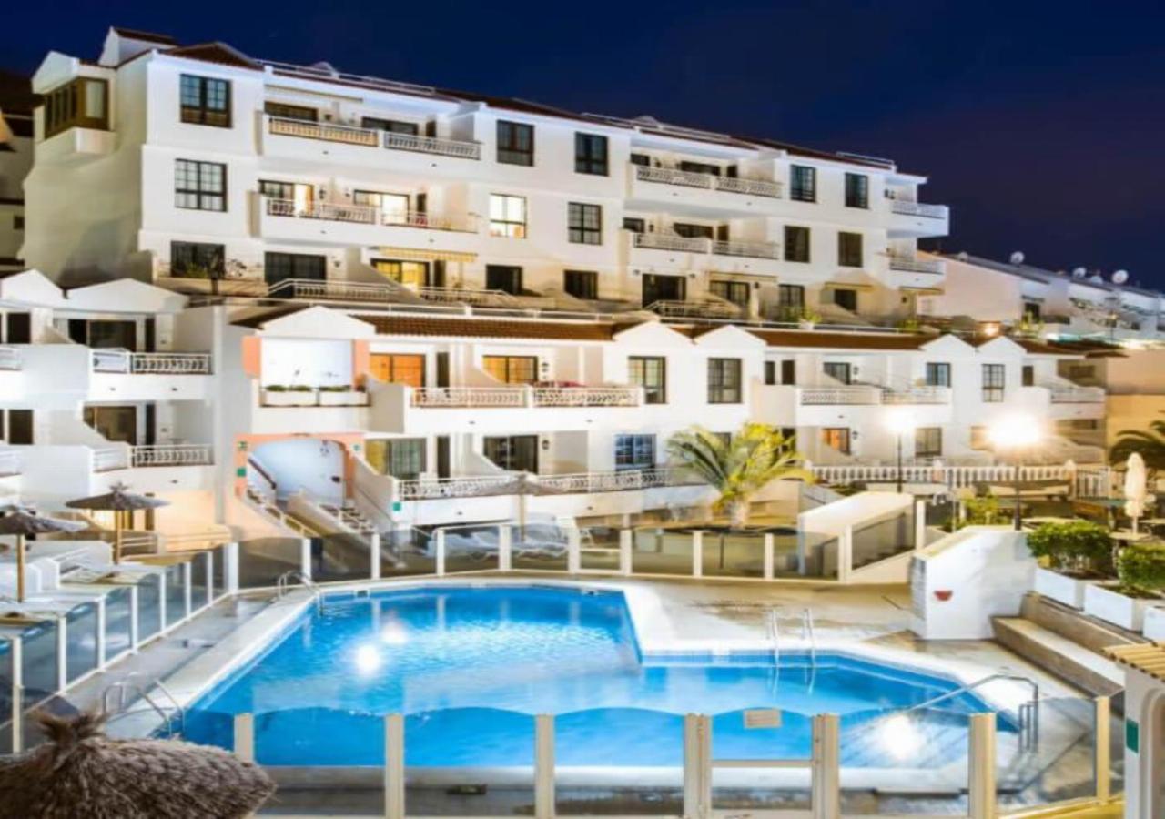 Greatly located apartment with heated pool, Los Cristianos