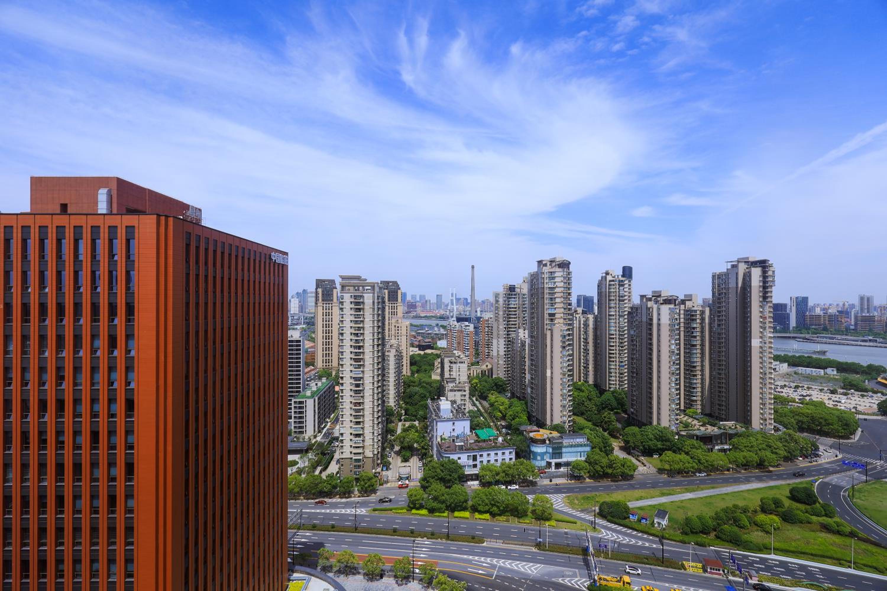 Warm Four Bedroom Apartment with Huangpu River View