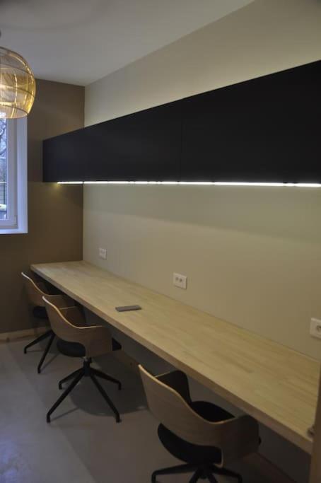 Maison 200m2- 9 chambres avec sdb - 16-18 personnes - séminaire-Proche Centre-Ville-Gare et Arena-terrasse