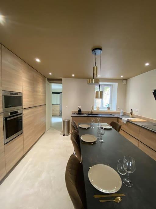 Maison 200m2- 9 chambres avec sdb - 16-18 personnes - séminaire-Proche Centre-Ville-Gare et Arena-terrasse