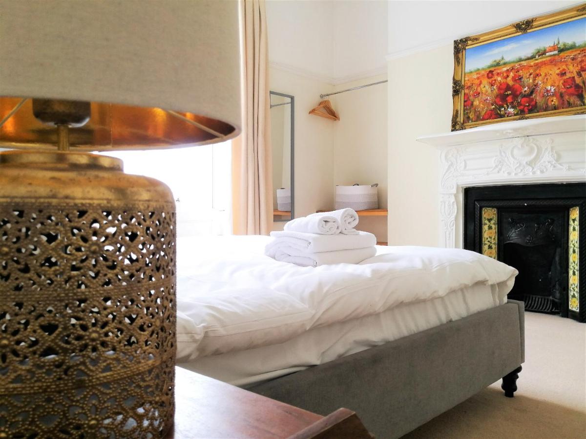 Peaceful & Pretty 2 bedroom flat near Clifton view 2