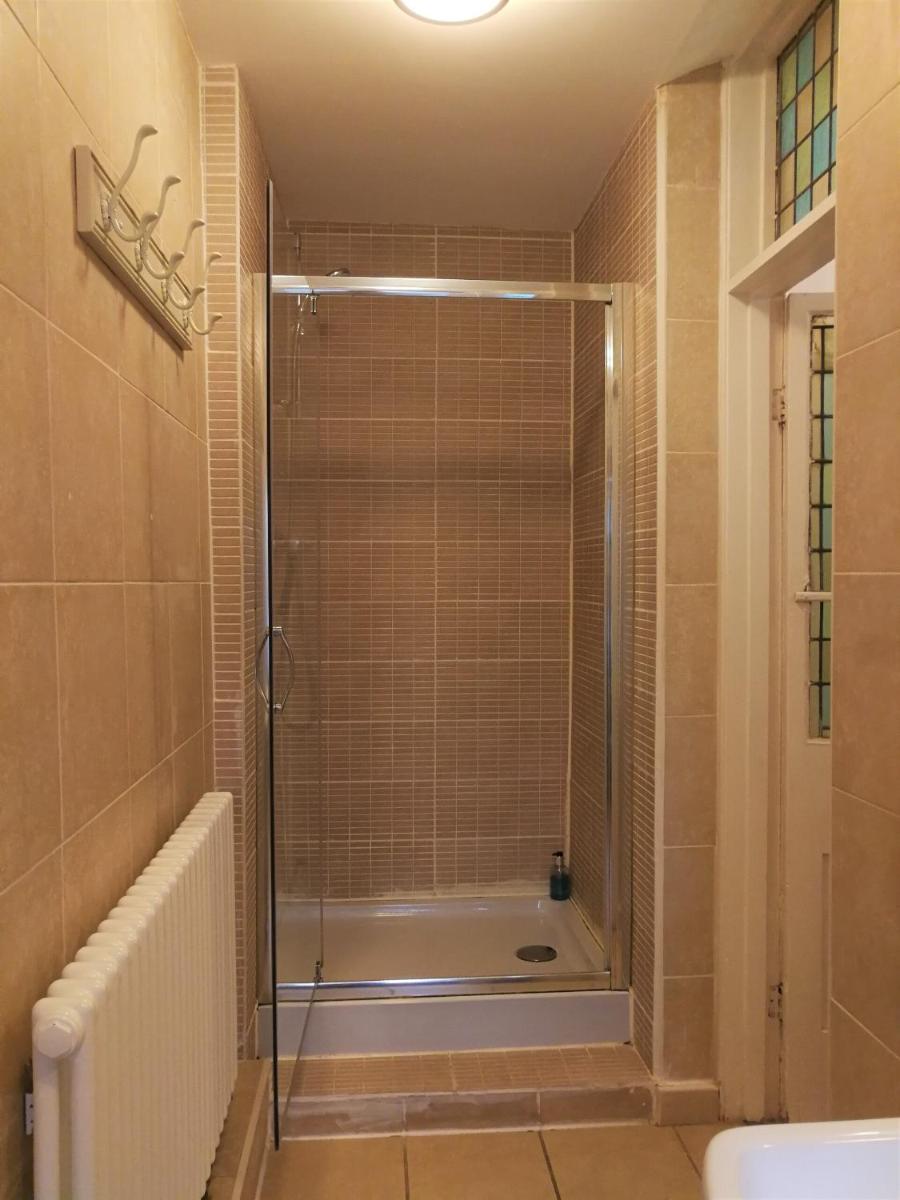 Peaceful & Pretty 2 bedroom flat near Clifton view 5