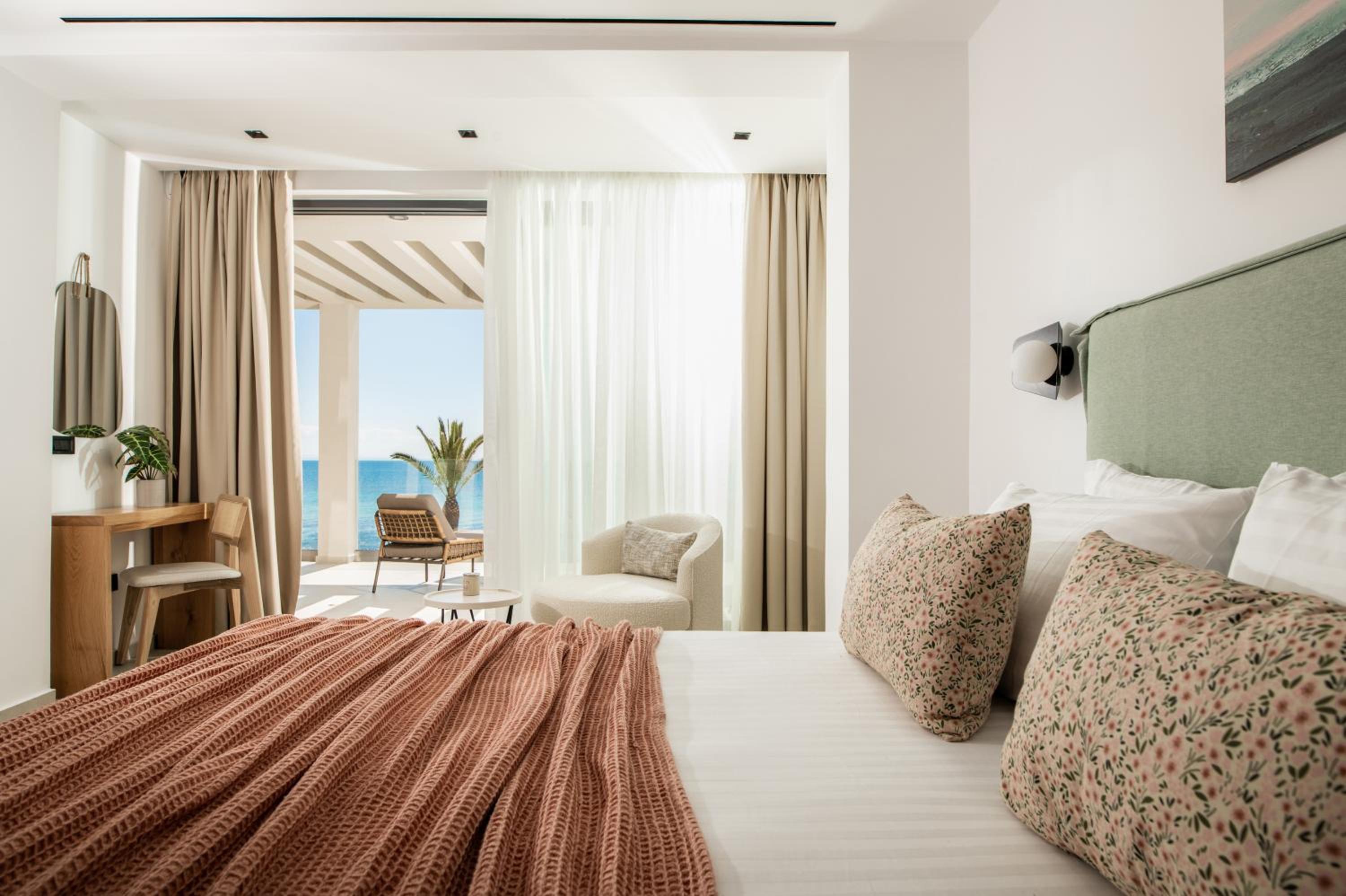 Nerea Deluxe SeaFront Villa, Iconic Infinity Pool, By ThinkVilla