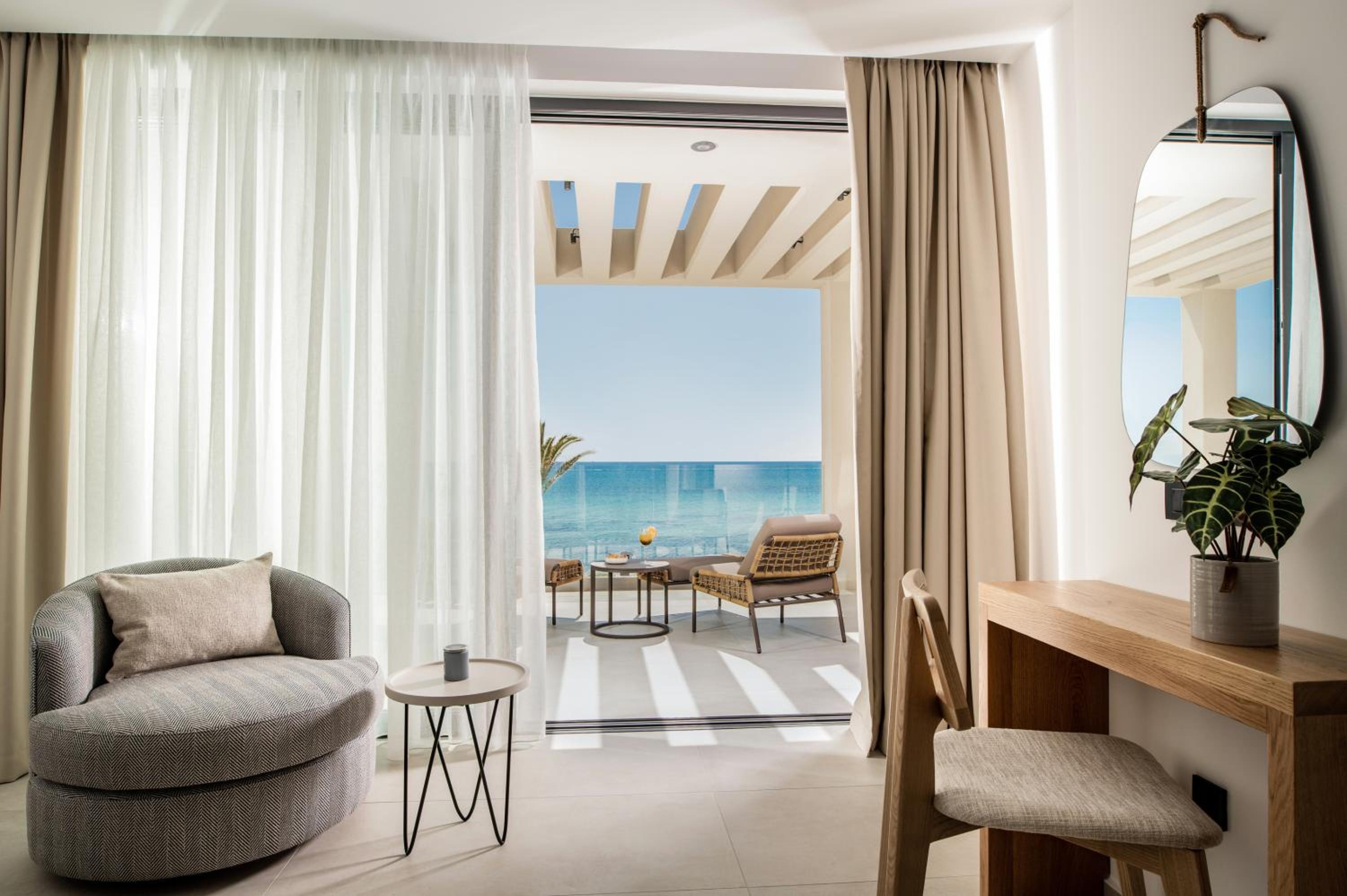 Nerea Deluxe SeaFront Villa, Iconic Infinity Pool, By ThinkVilla