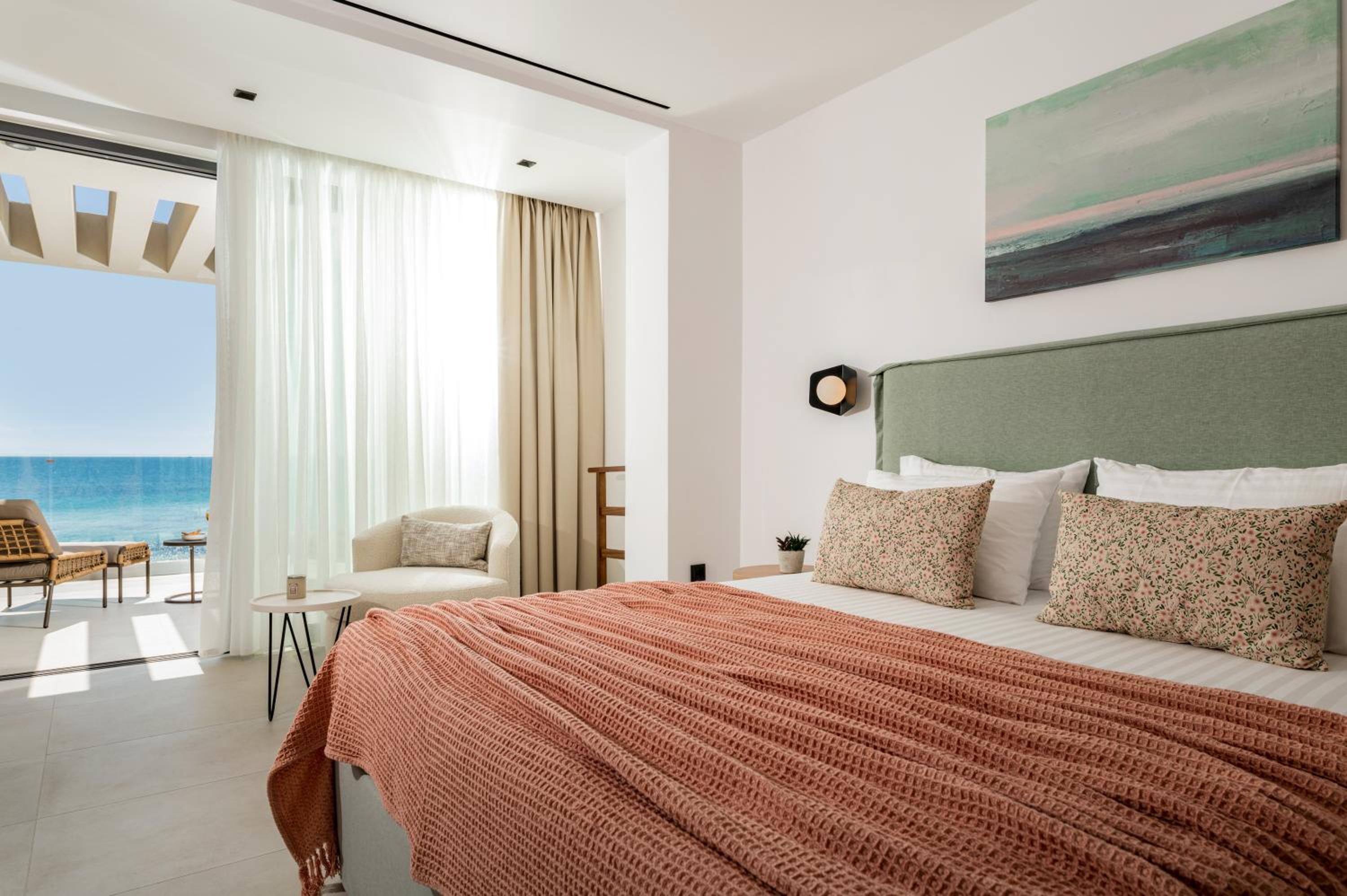 Nerea Deluxe SeaFront Villa, Iconic Infinity Pool, By ThinkVilla