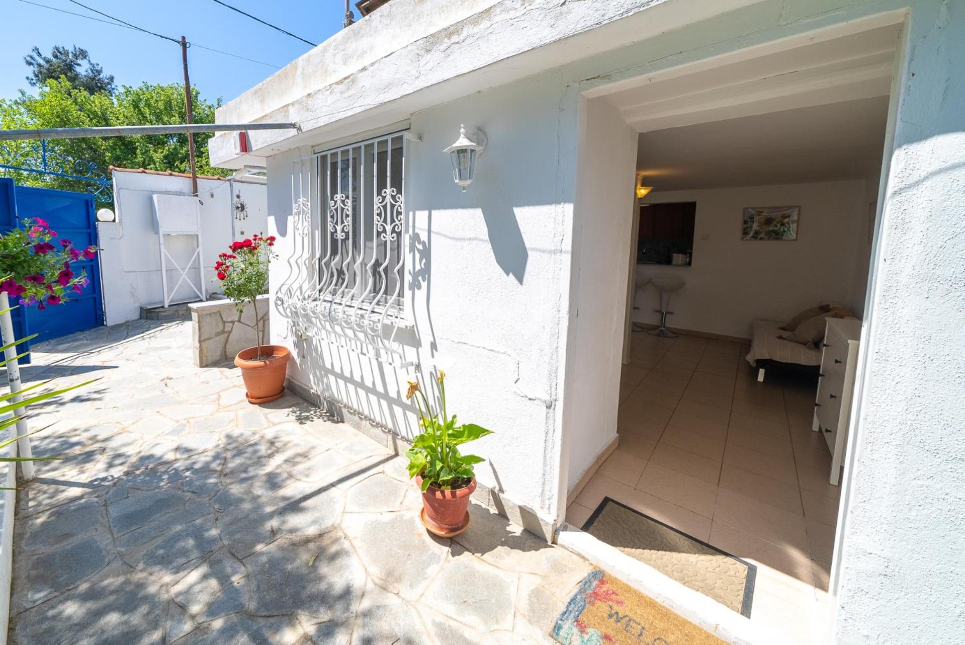 Little Villa - walk to the beach view 4