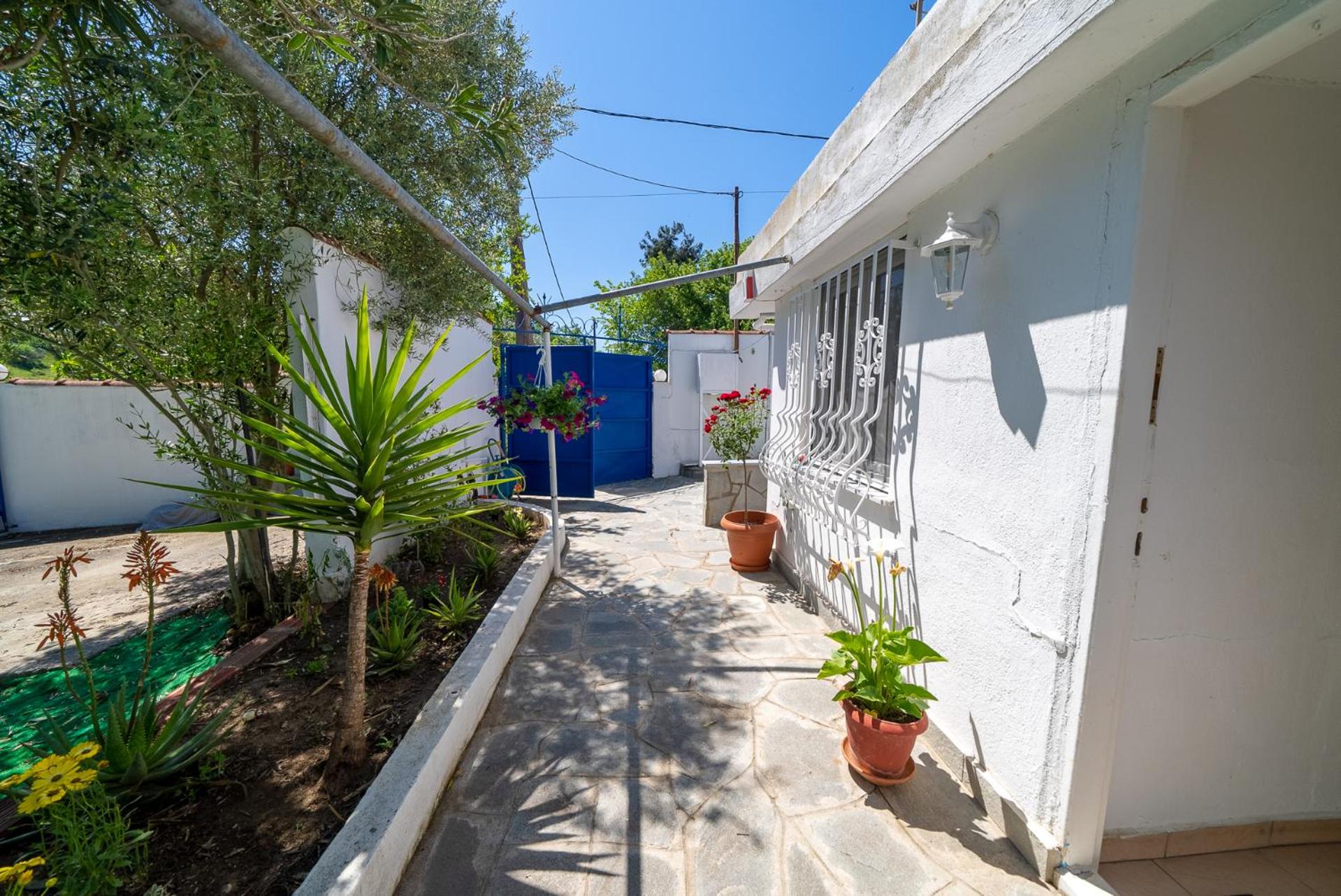 Little Villa - walk to the beach view 5
