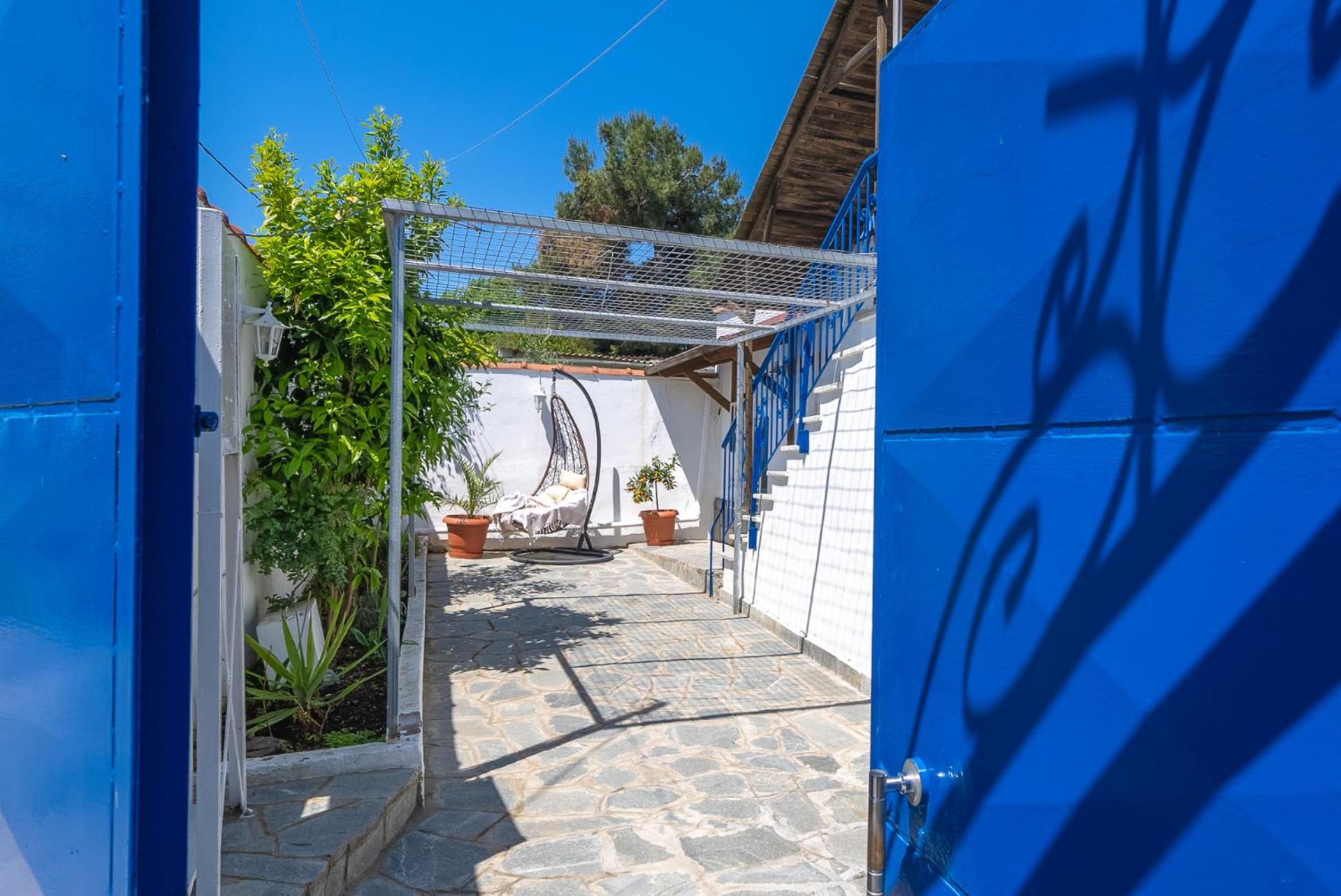 Little Villa - walk to the beach view 2