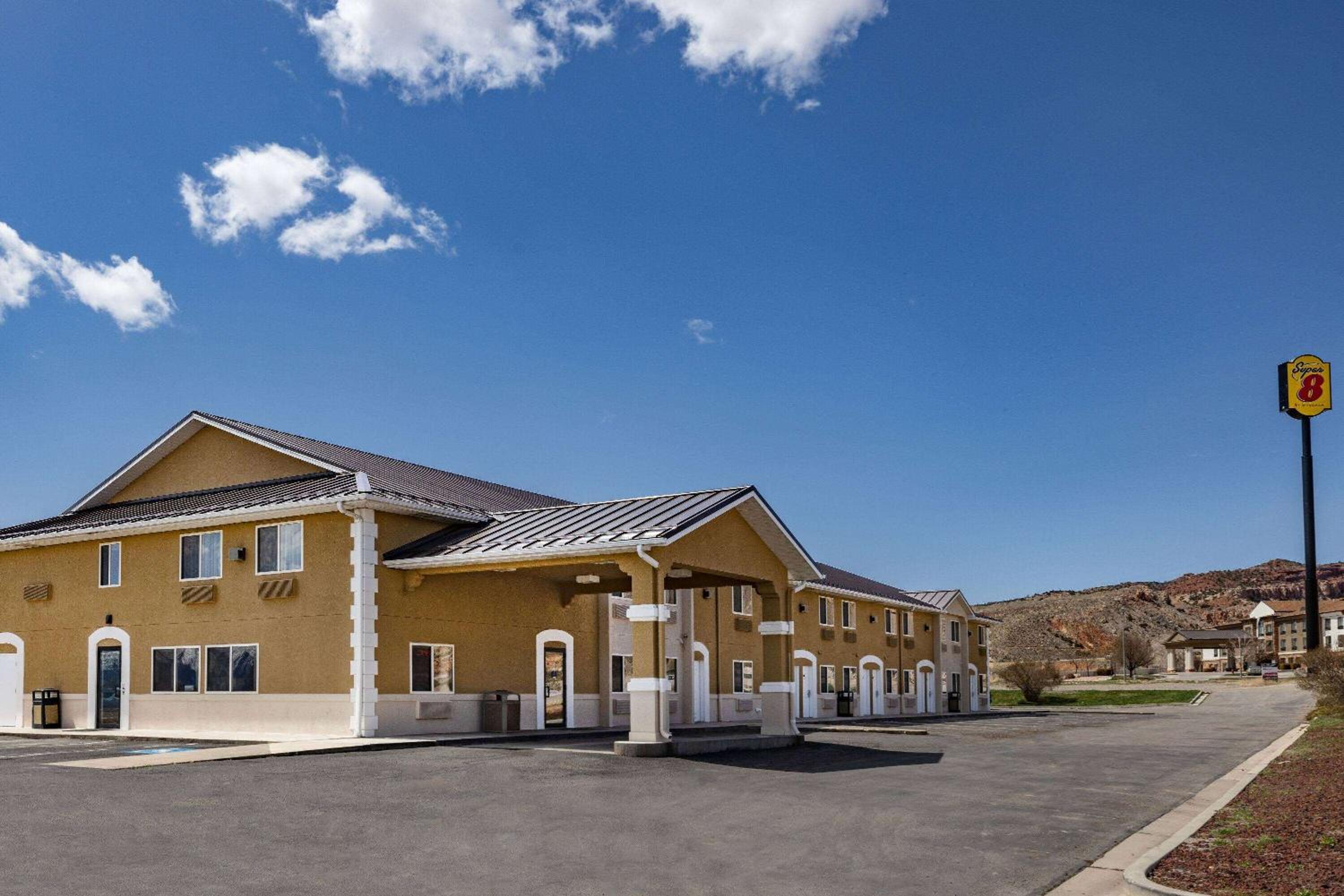 Richfield Vacations - Super 8 by Wyndham Richfield UT - Property Image 4