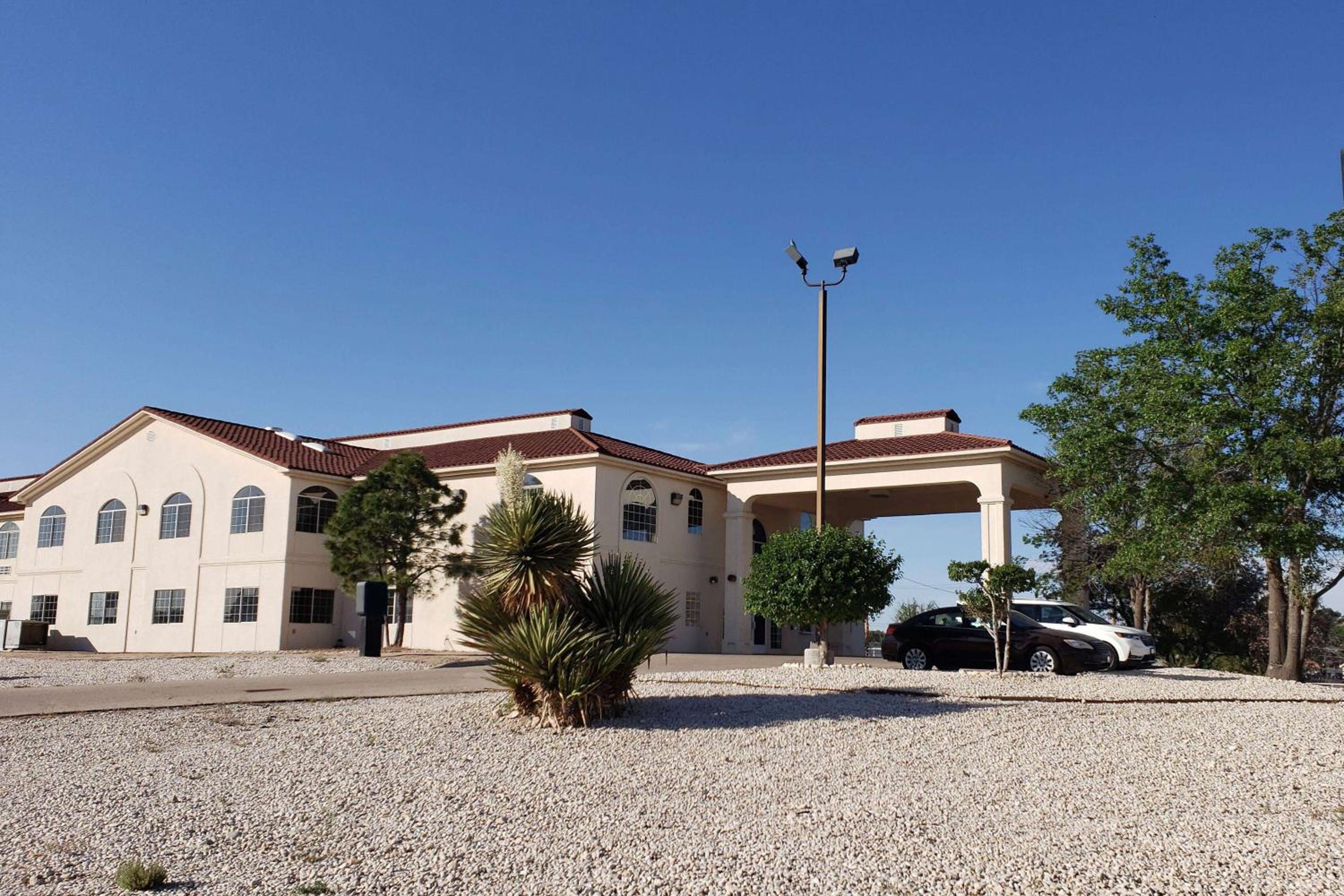 Carlsbad Vacations - Travelodge by Wyndham Carlsbad NM - Property Image 1