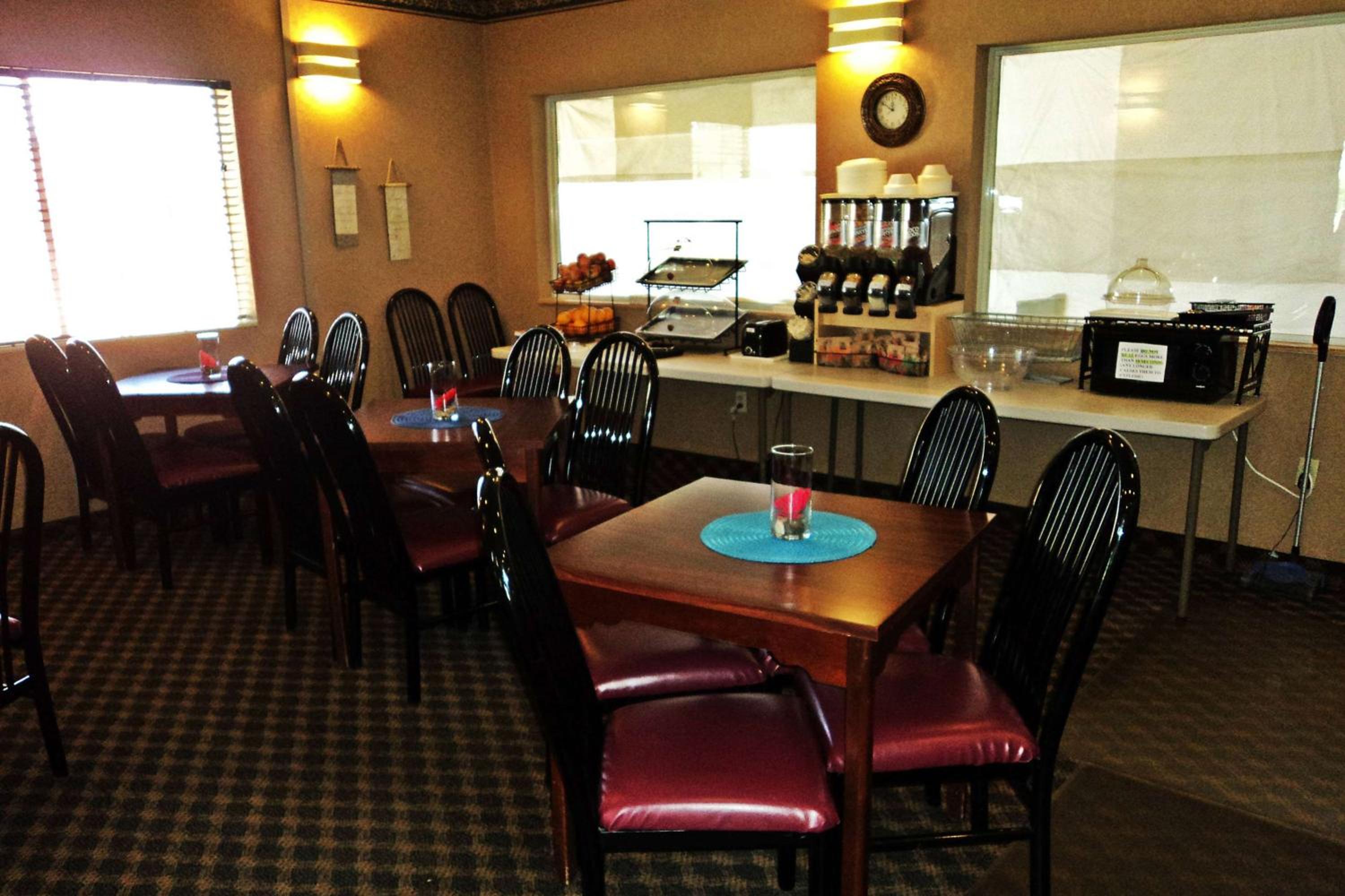 Carlsbad Vacations - Travelodge by Wyndham Carlsbad NM - Property Image 3