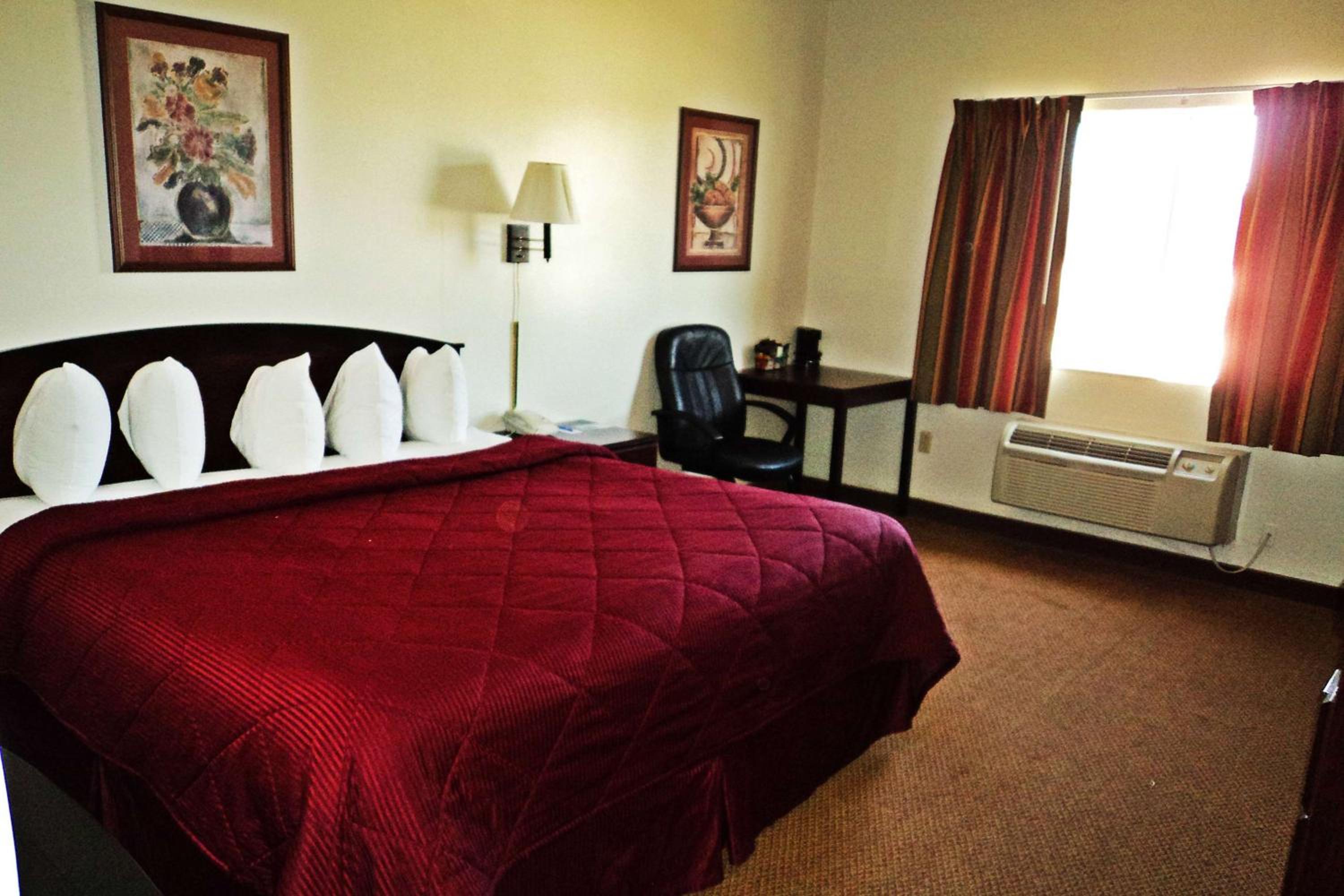 Carlsbad Vacations - Travelodge by Wyndham Carlsbad NM - Property Image 4
