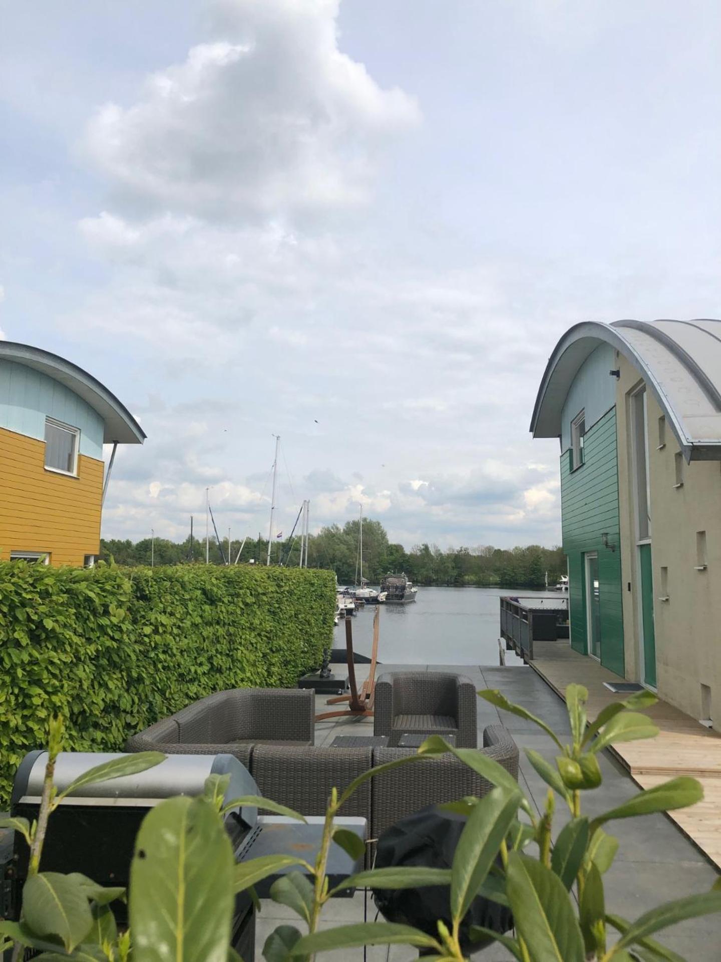 Luxe watervilla met eigen aanlegsteiger geschikt voor maximaal 6 personen in recreatiegebied de Gouden Ham in Maasbommel view 4