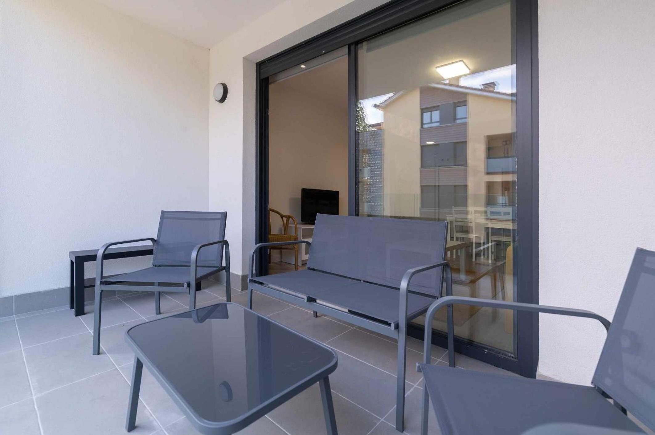Aernus Marina - Piscina, parking y terraza