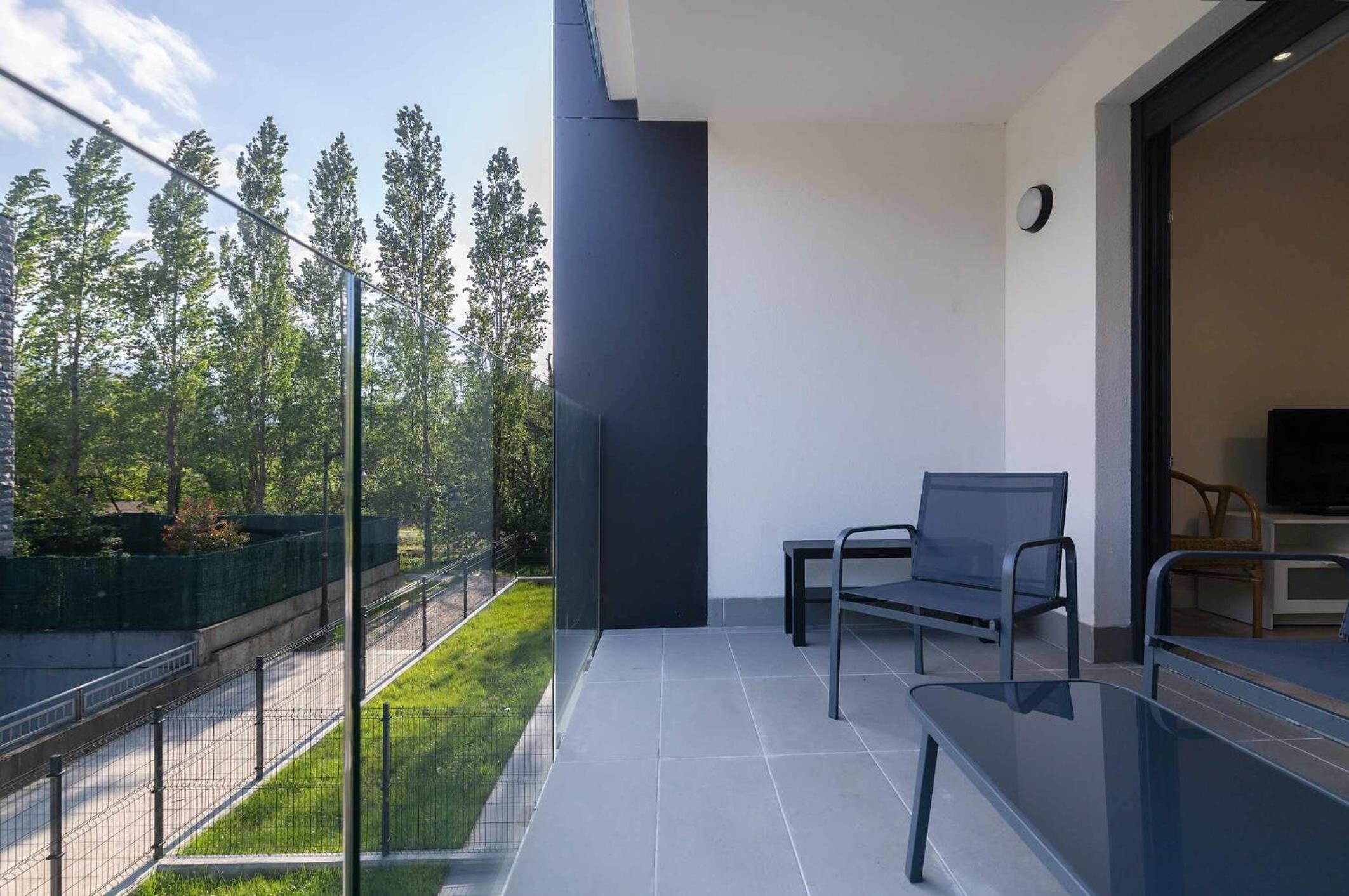 Aernus Marina - Piscina, parking y terraza