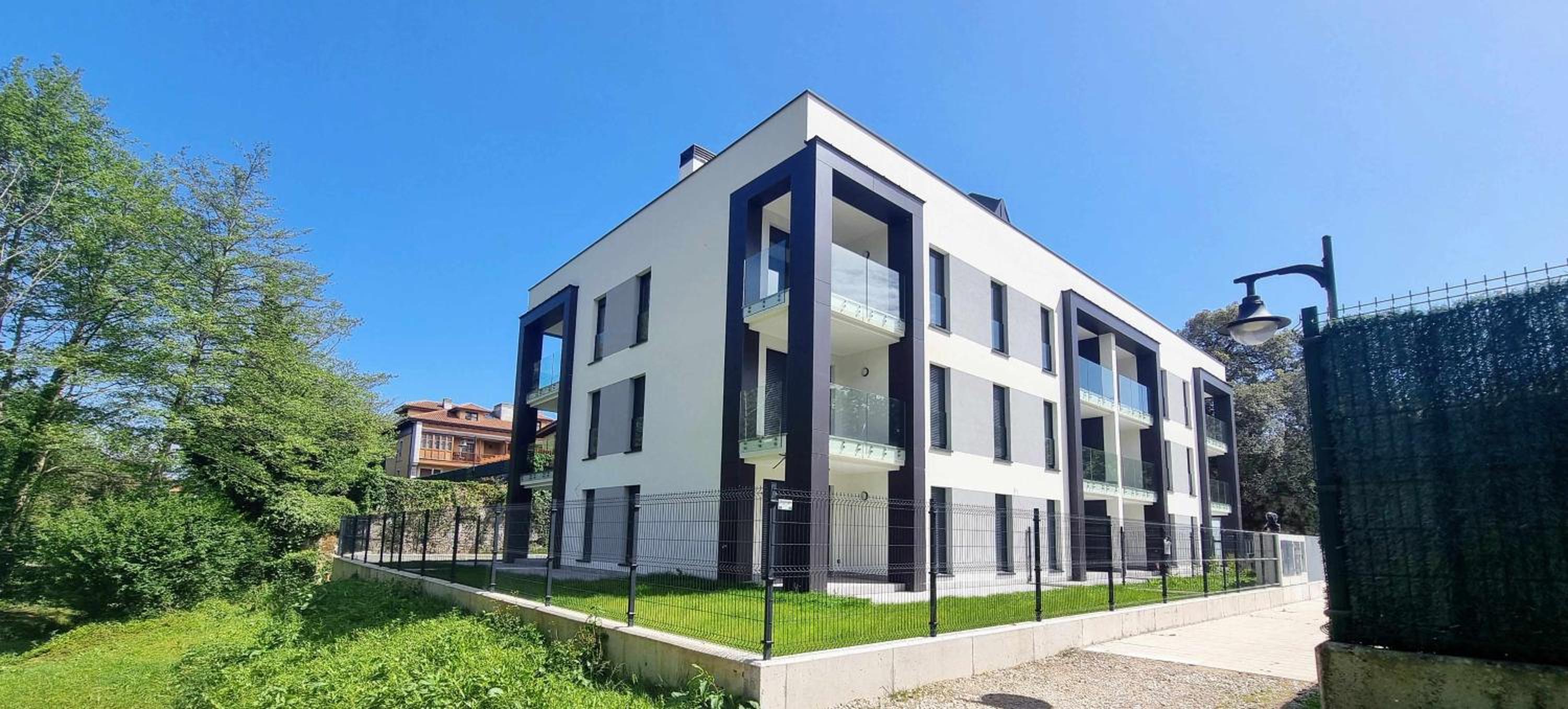 Aernus Marina - Piscina, parking y terraza