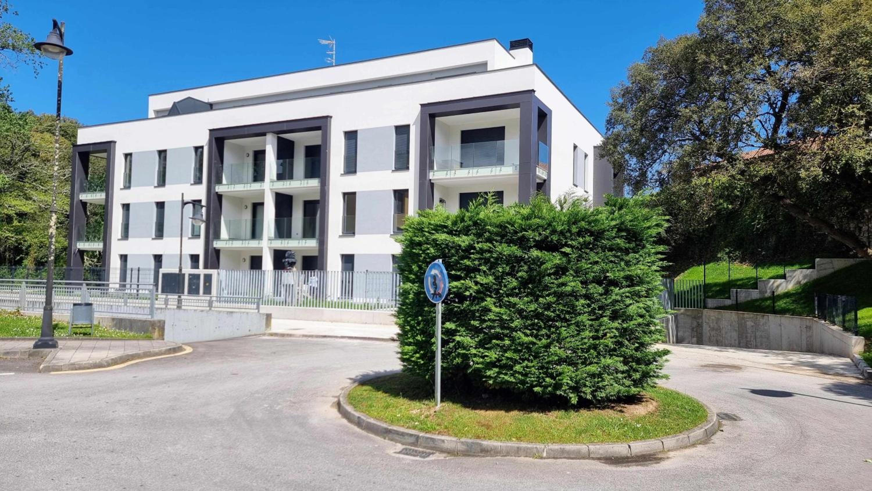Aernus Marina - Piscina, parking y terraza
