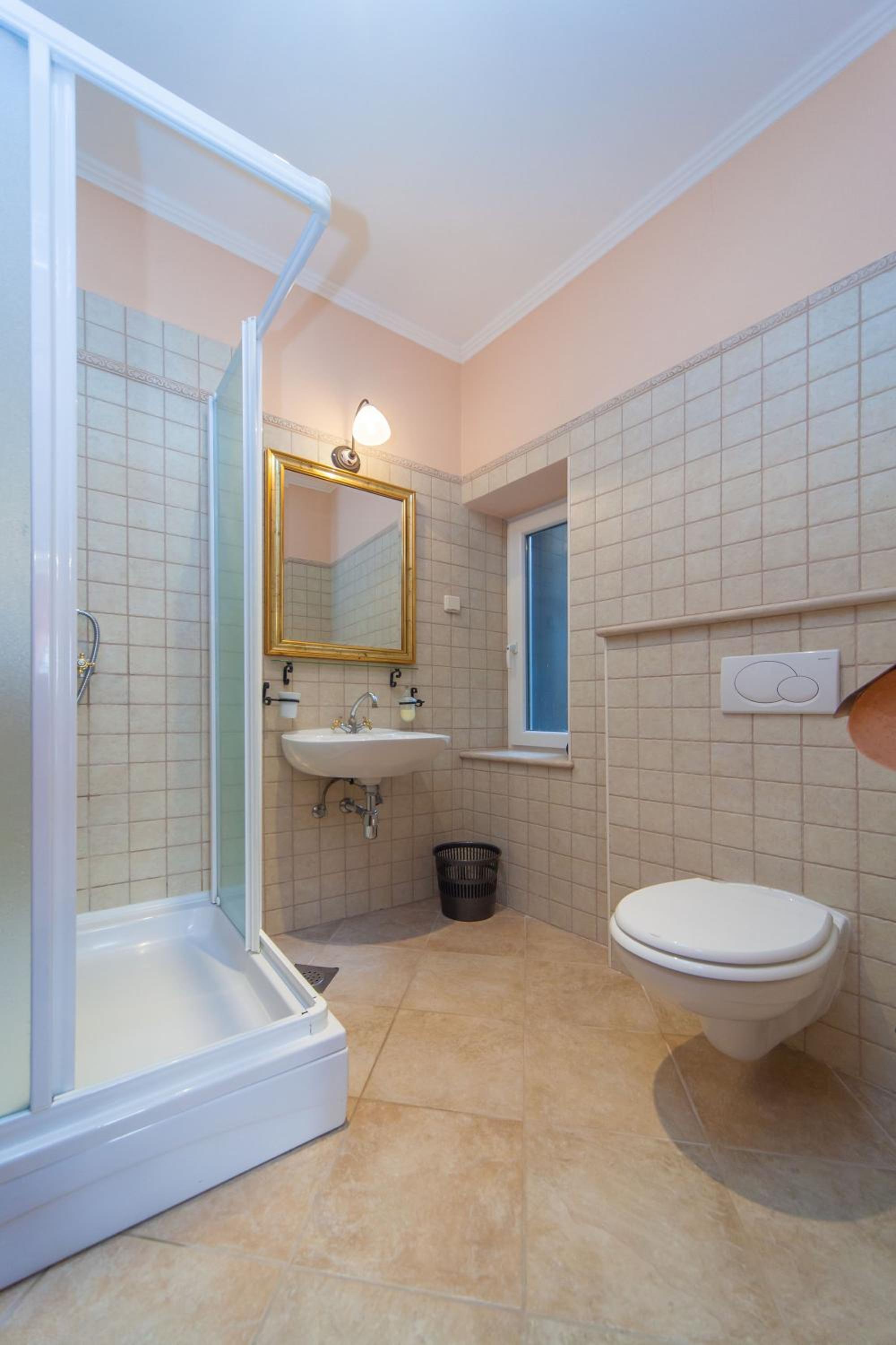Amoret Apartments