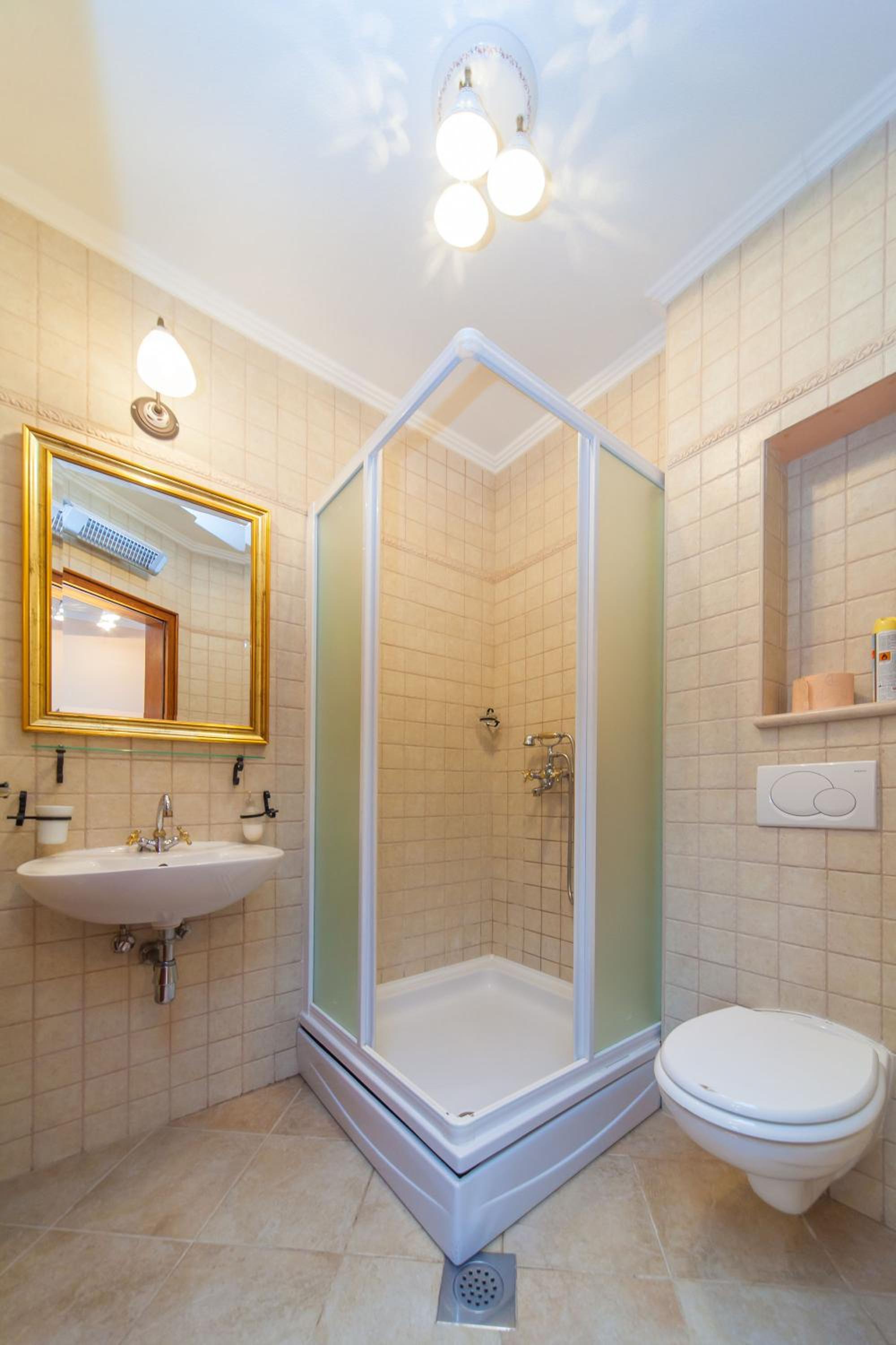 Amoret Apartments