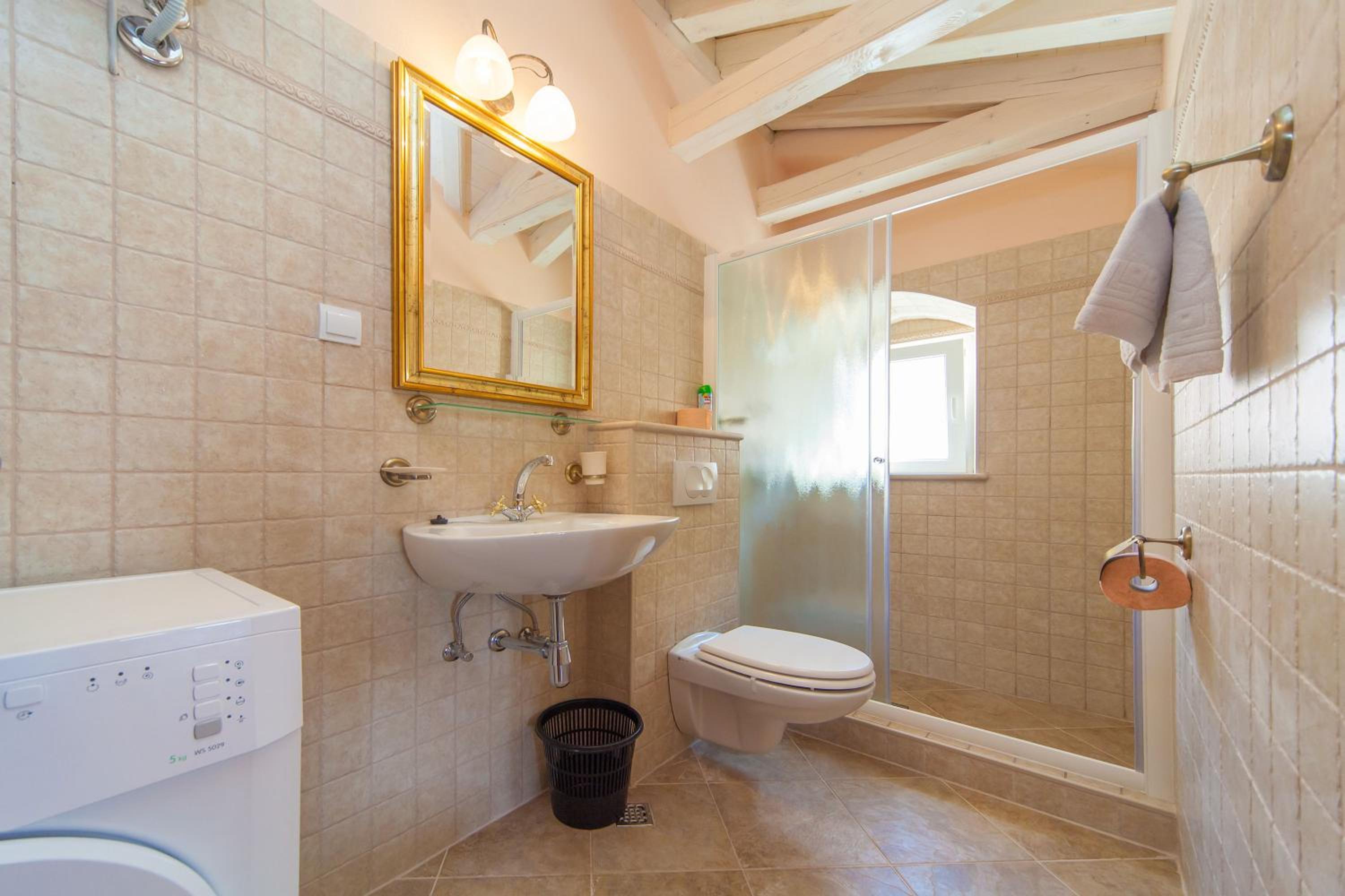 Amoret Apartments