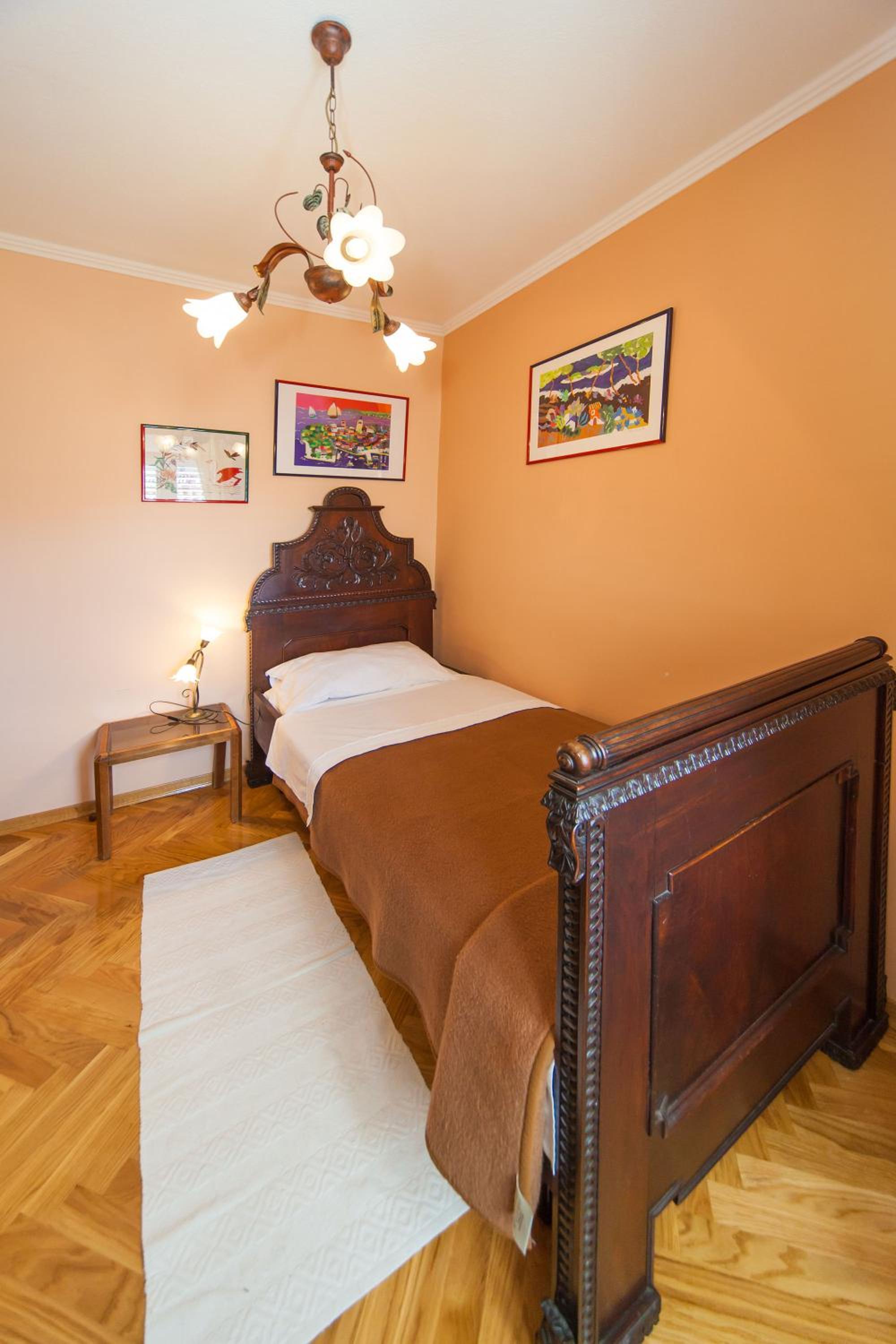 Amoret Apartments