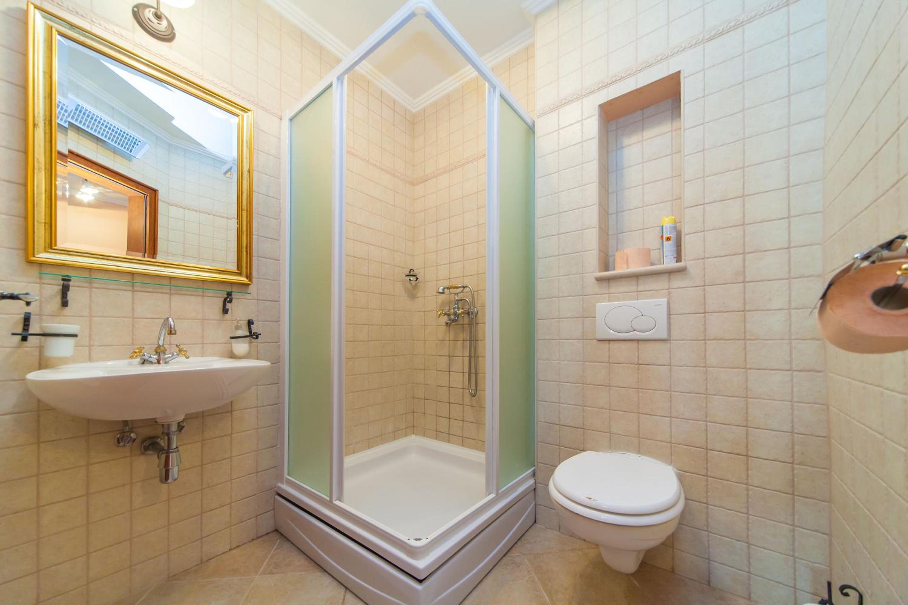 Amoret Apartments