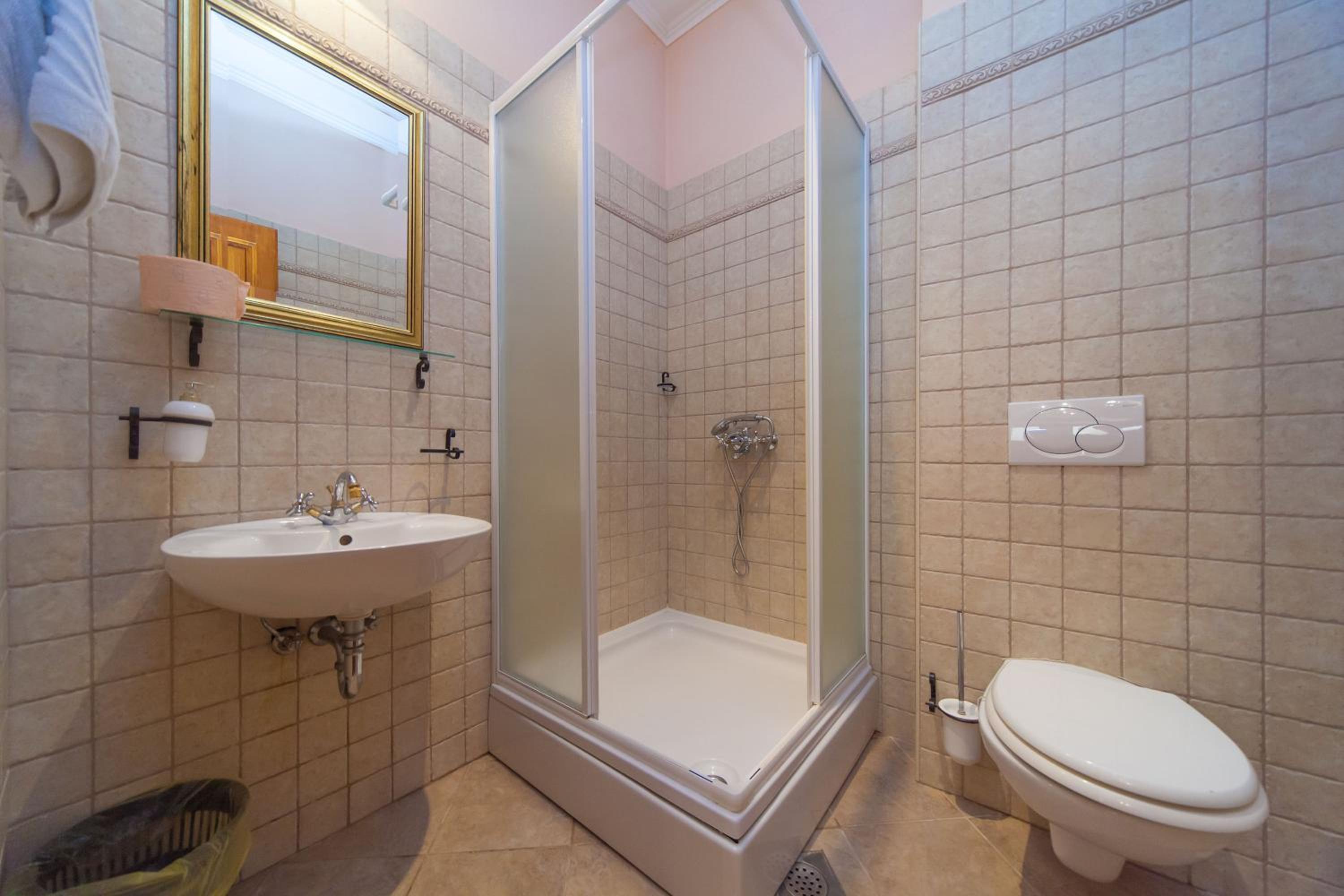 Amoret Apartments
