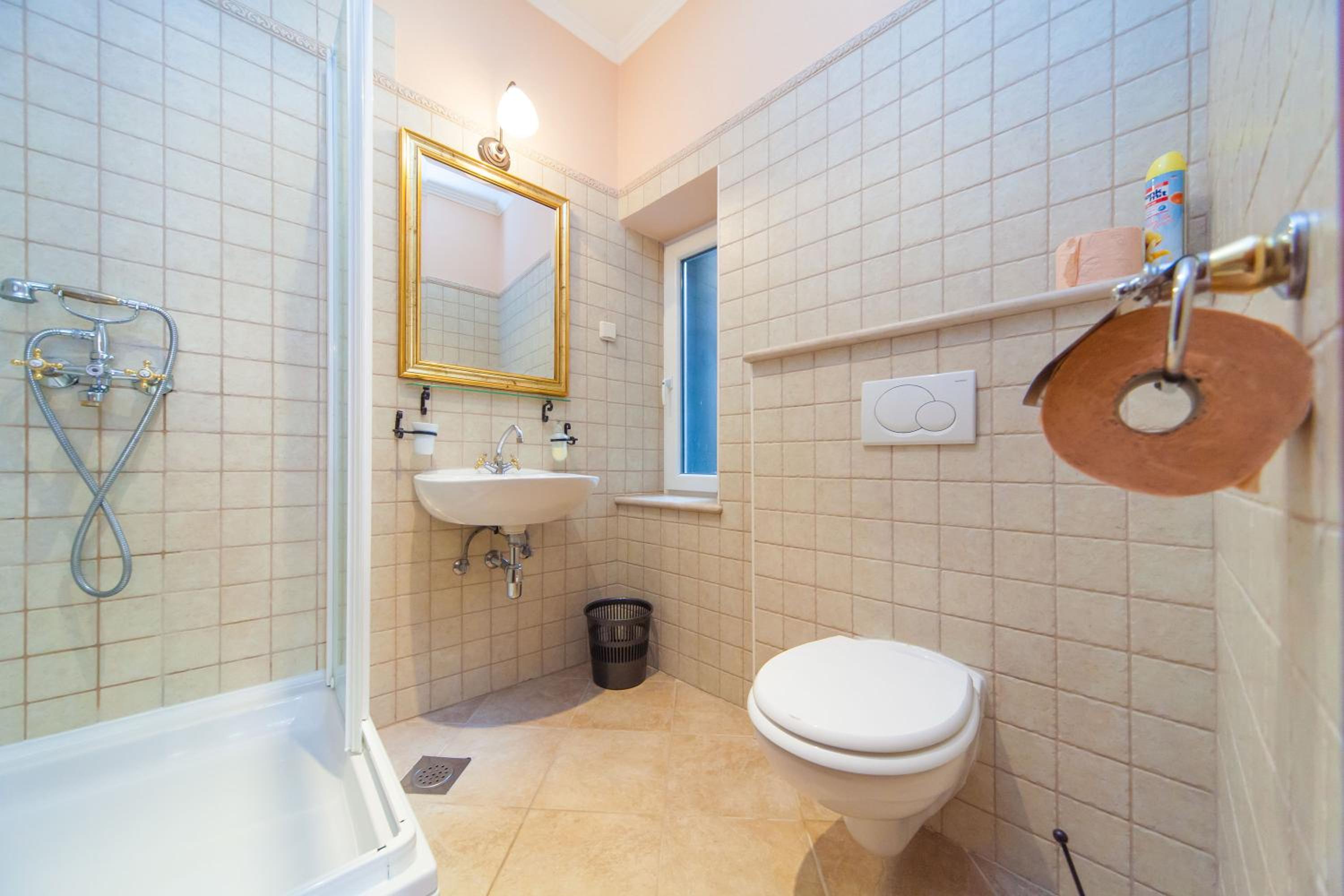 Amoret Apartments