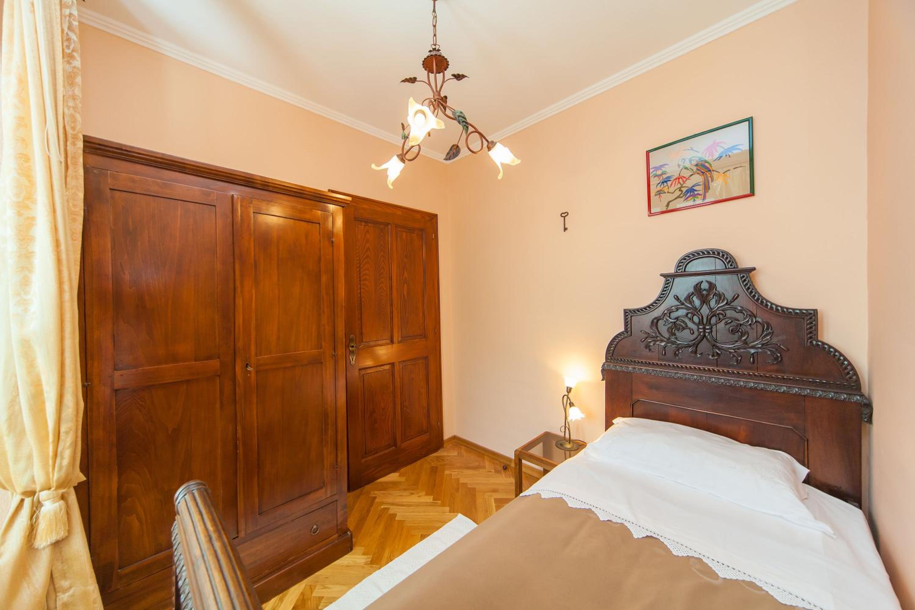 Amoret Apartments