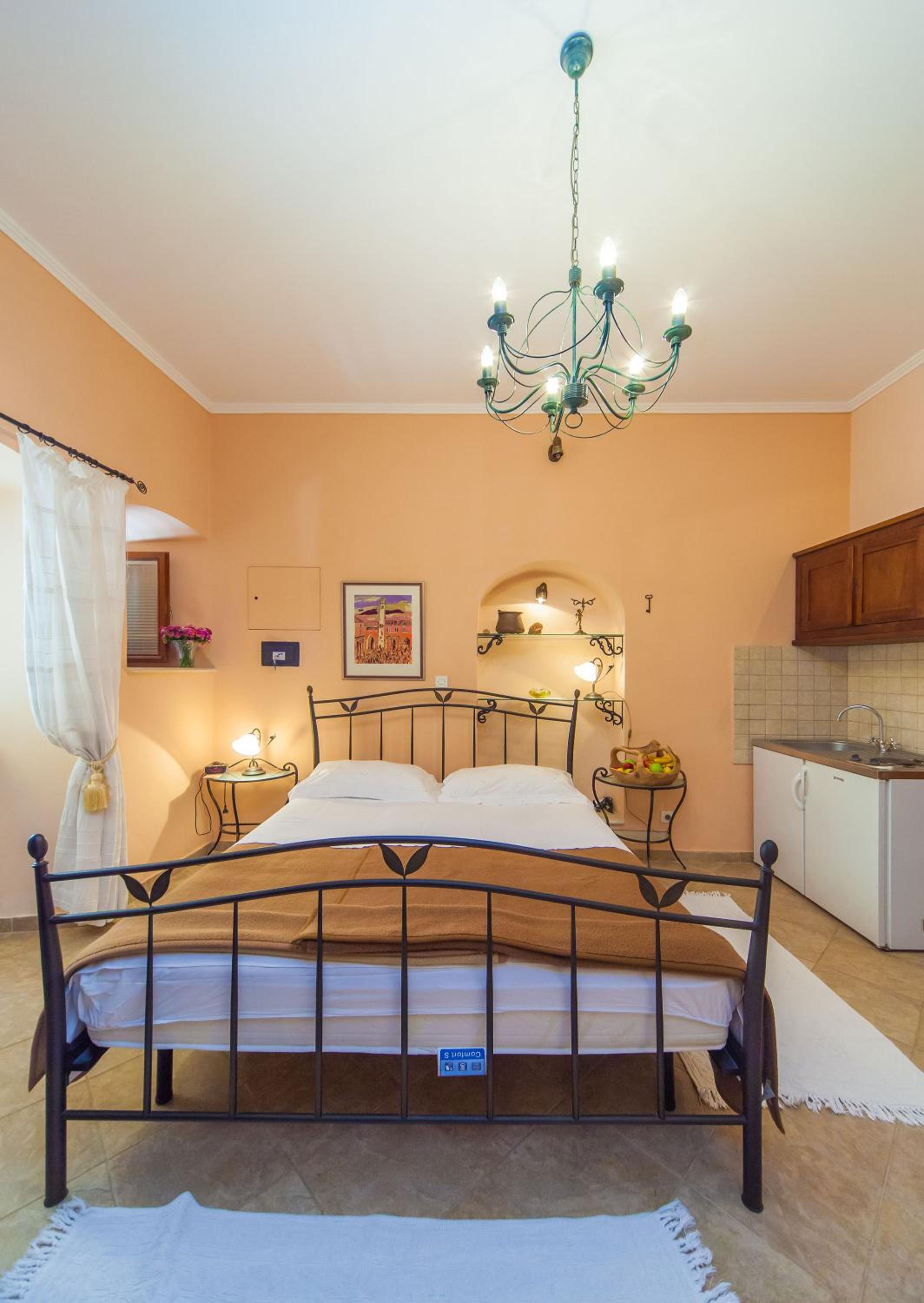 Amoret Apartments