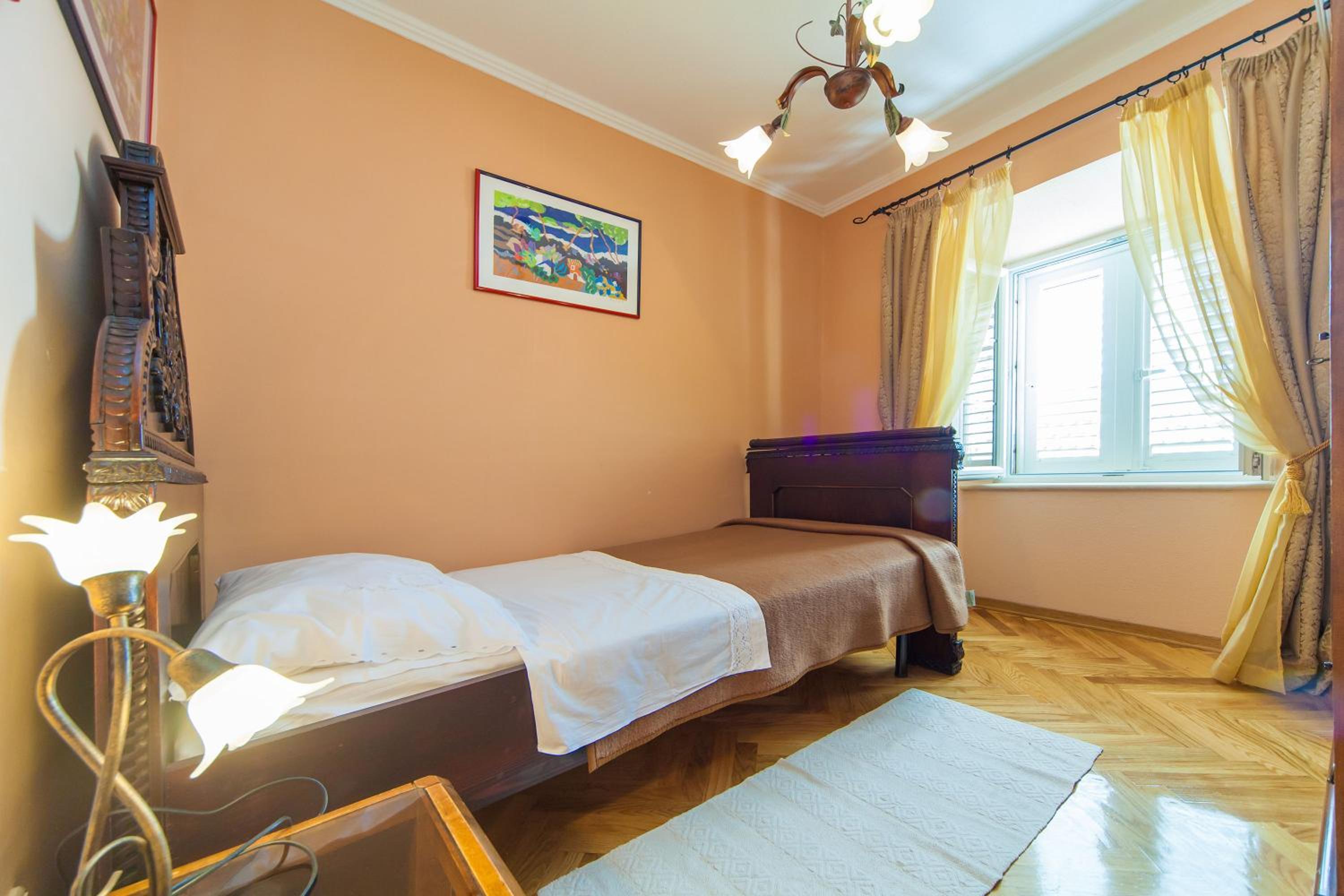 Amoret Apartments