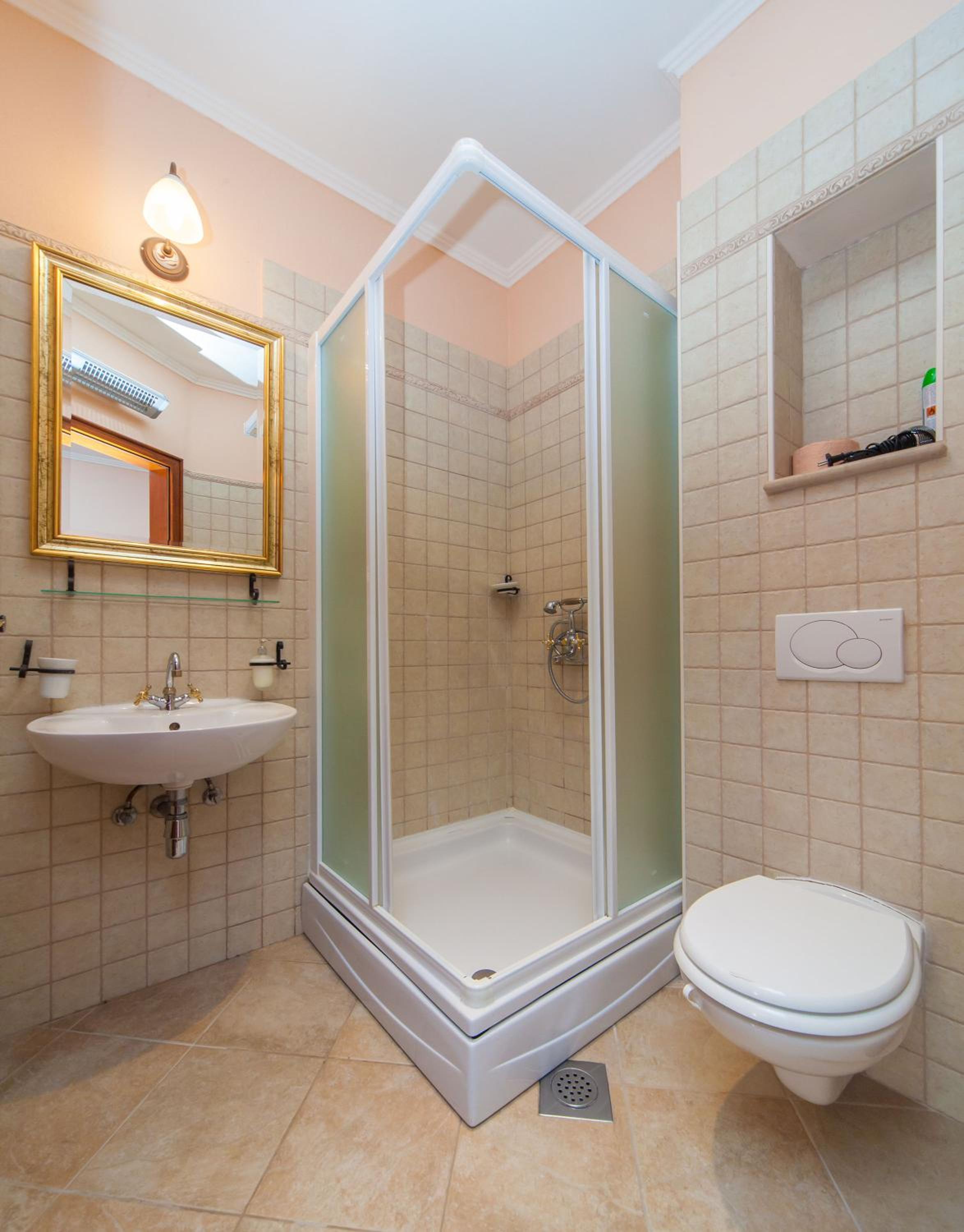 Amoret Apartments