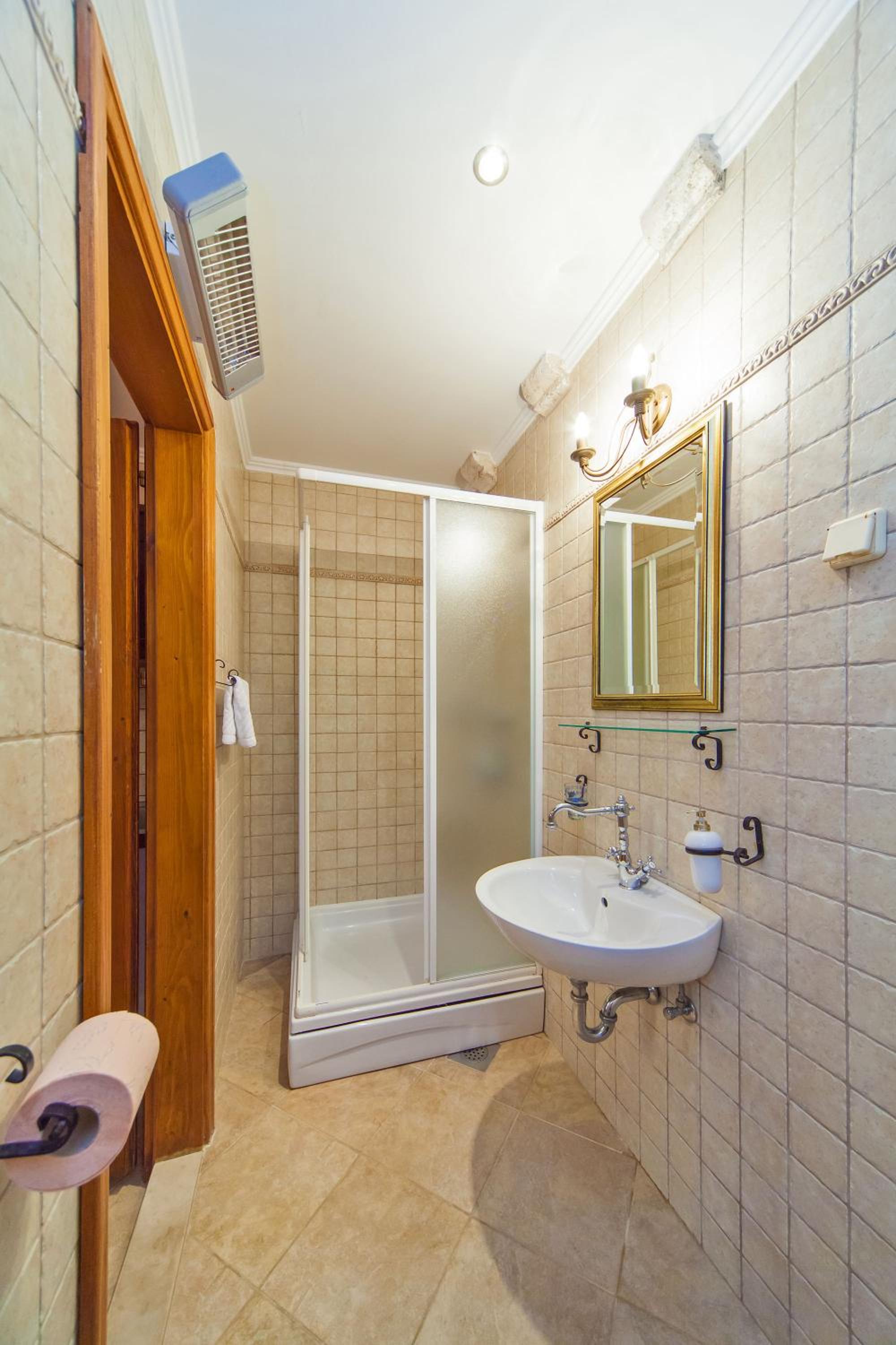 Amoret Apartments