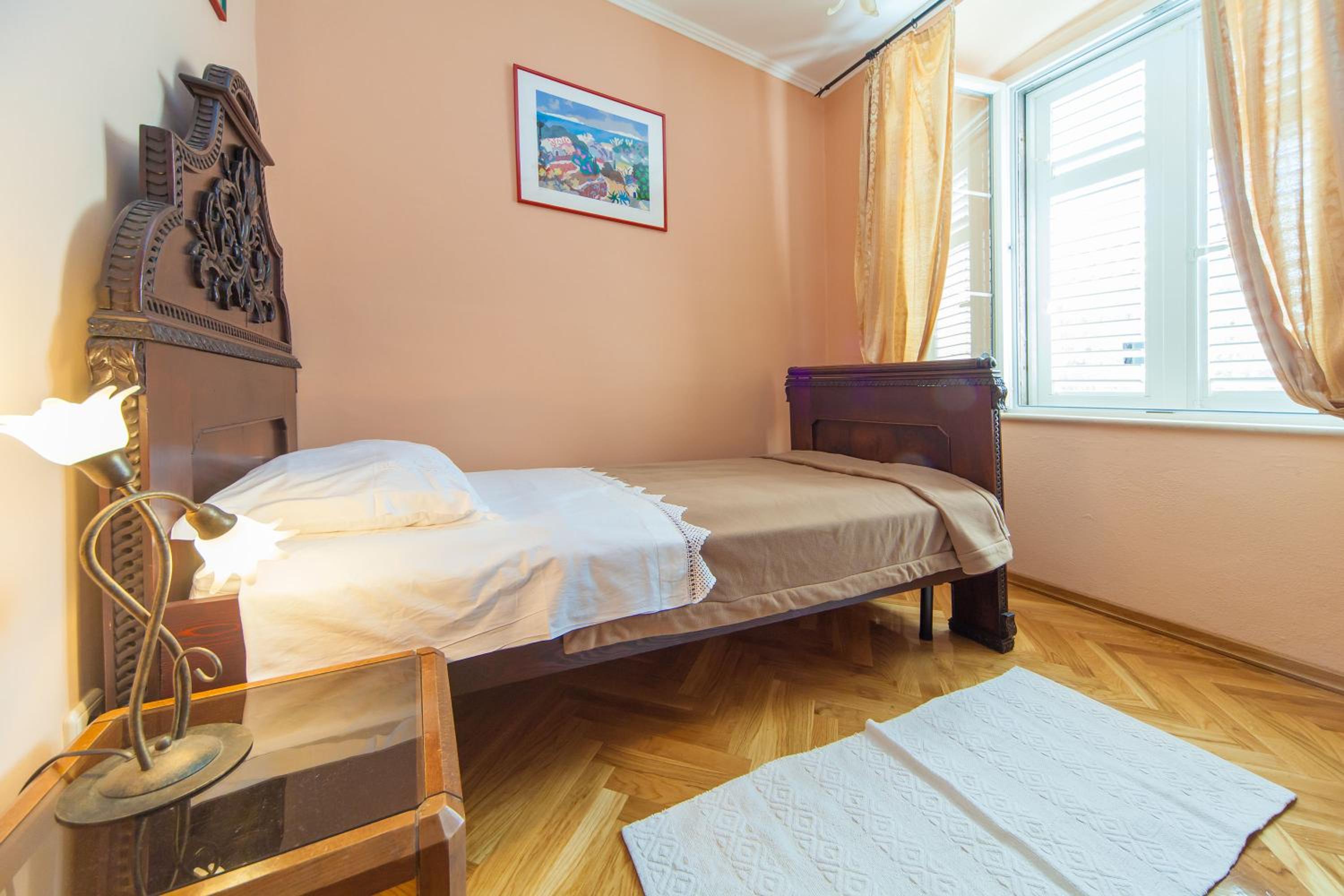 Amoret Apartments