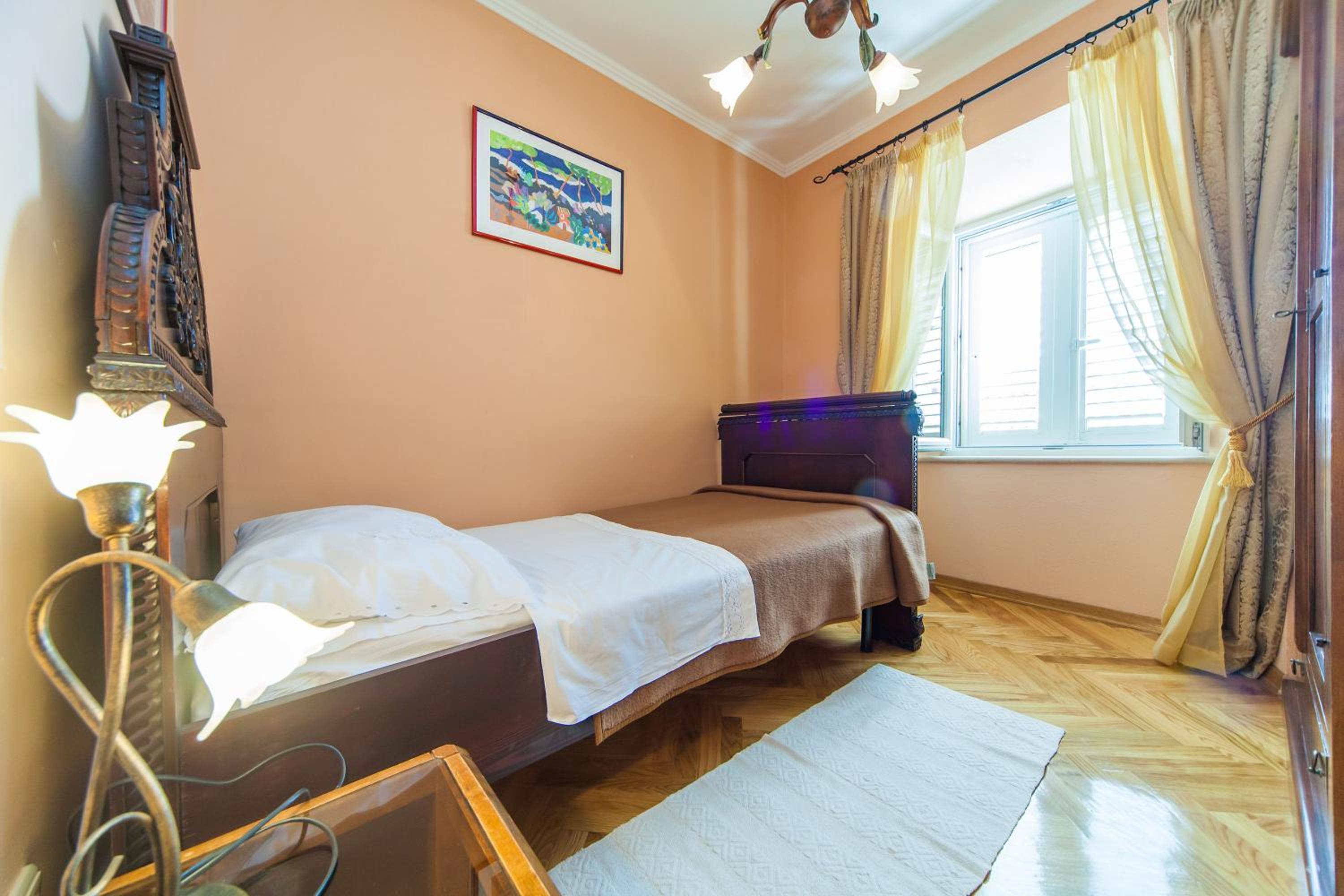 Amoret Apartments