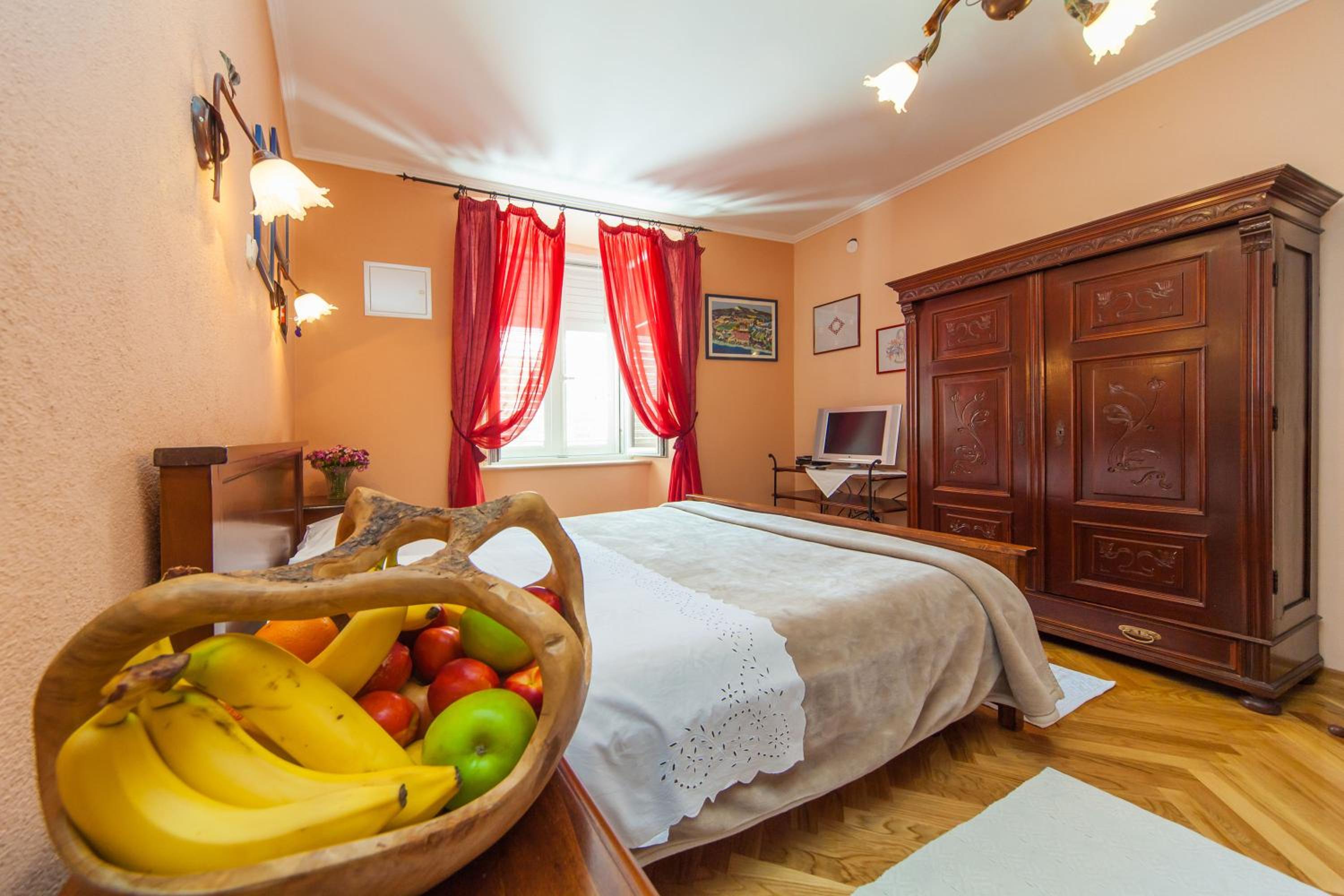 Amoret Apartments