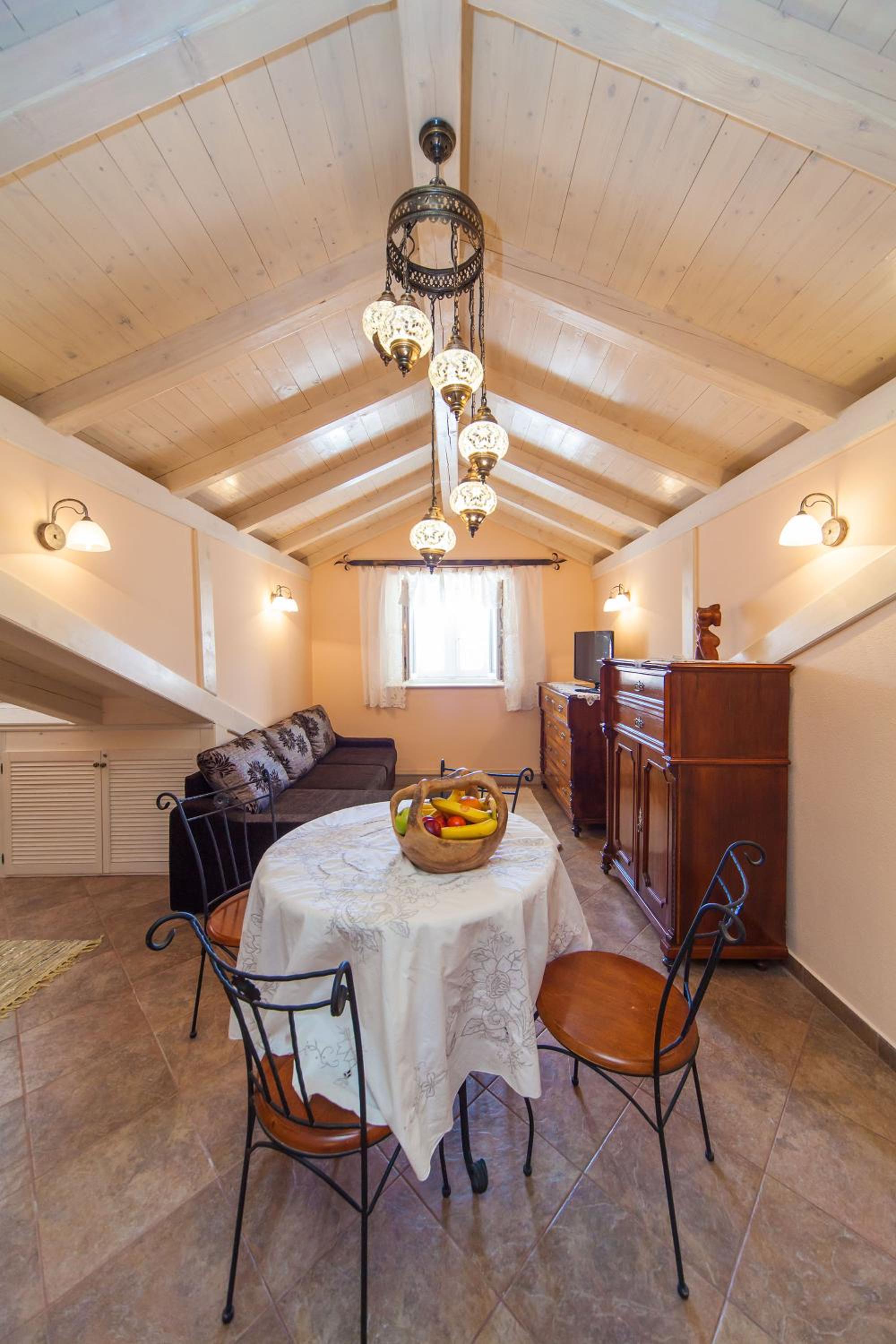 Amoret Apartments