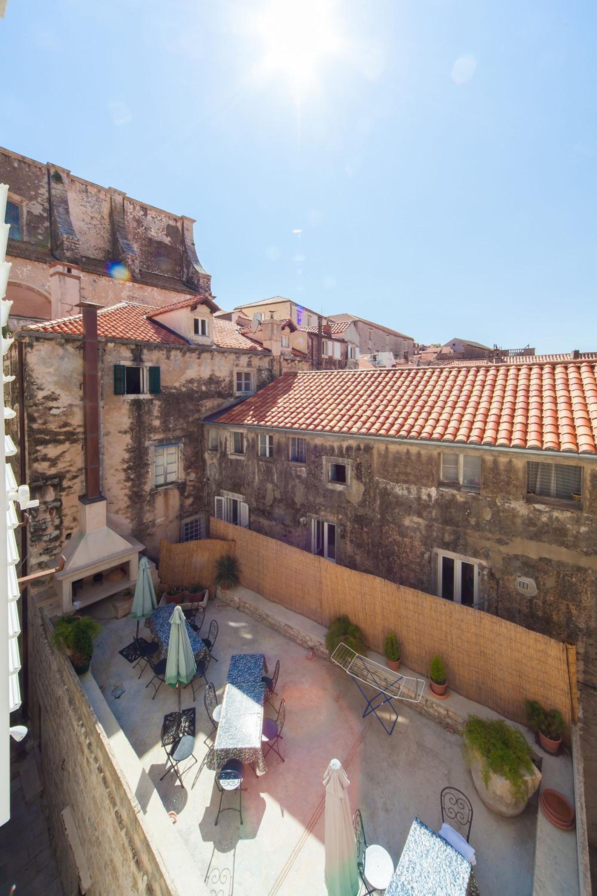 Amoret Apartments