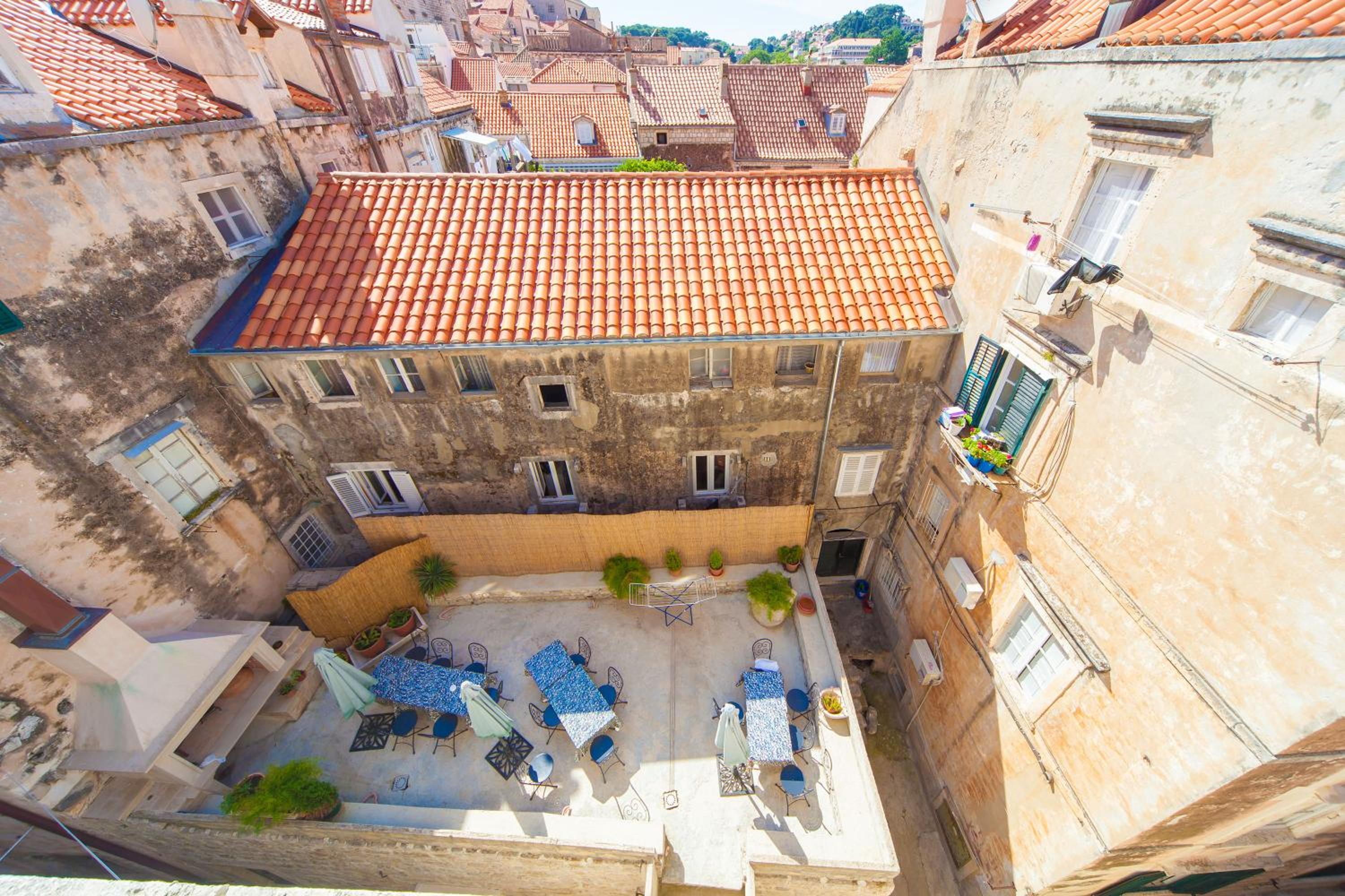 Amoret Apartments