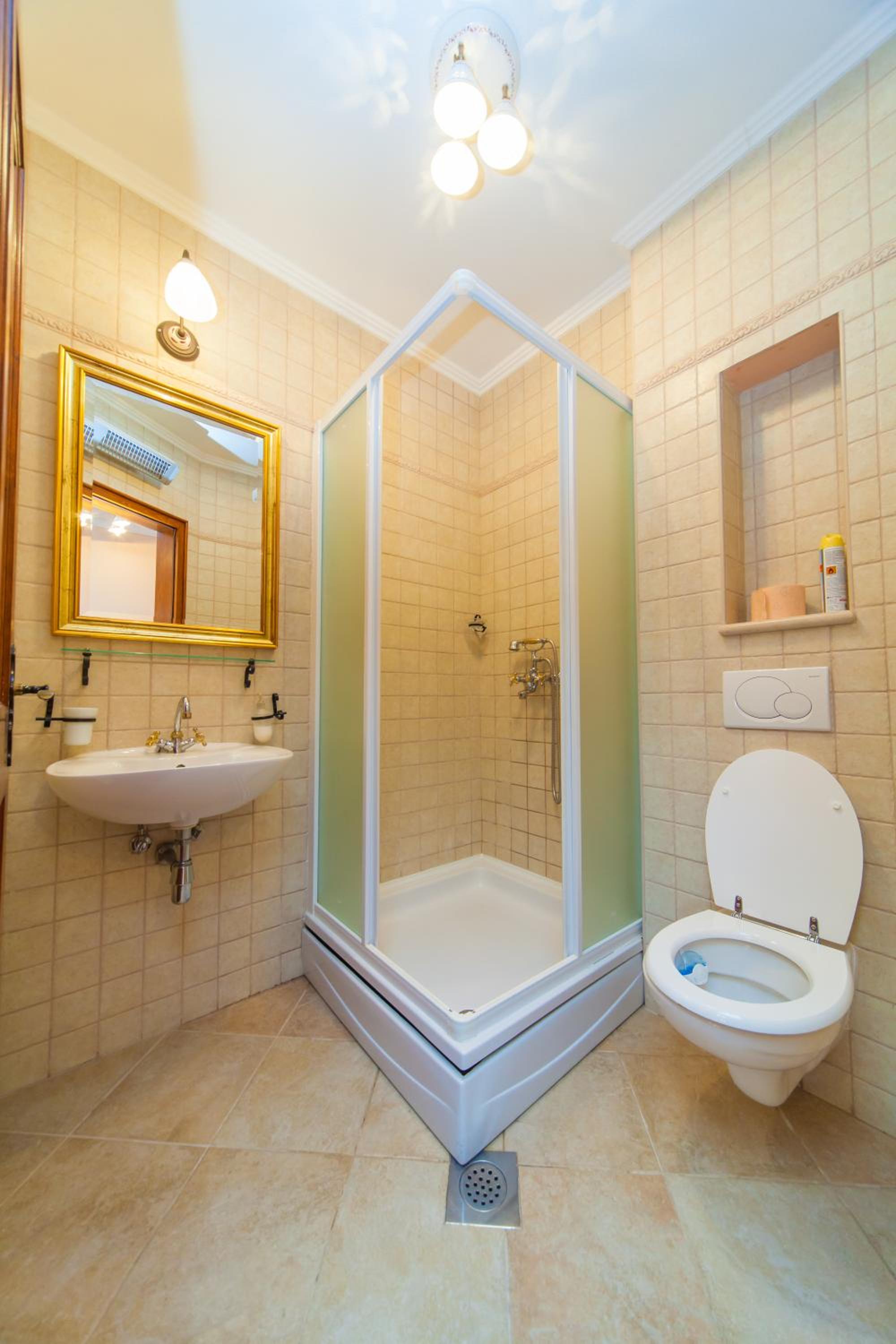 Amoret Apartments