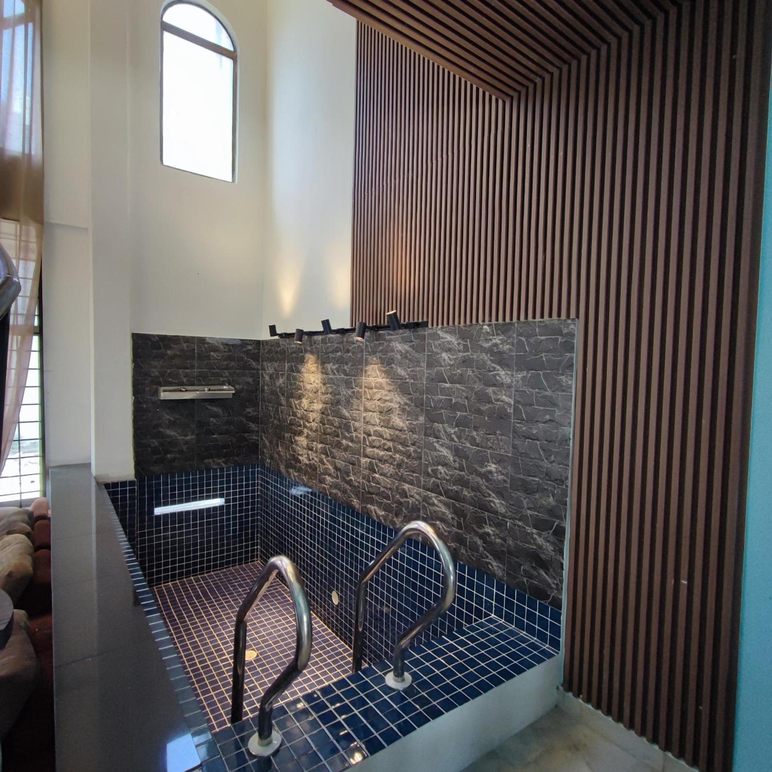 Homestay Wee Inn JB INDOOR POOL