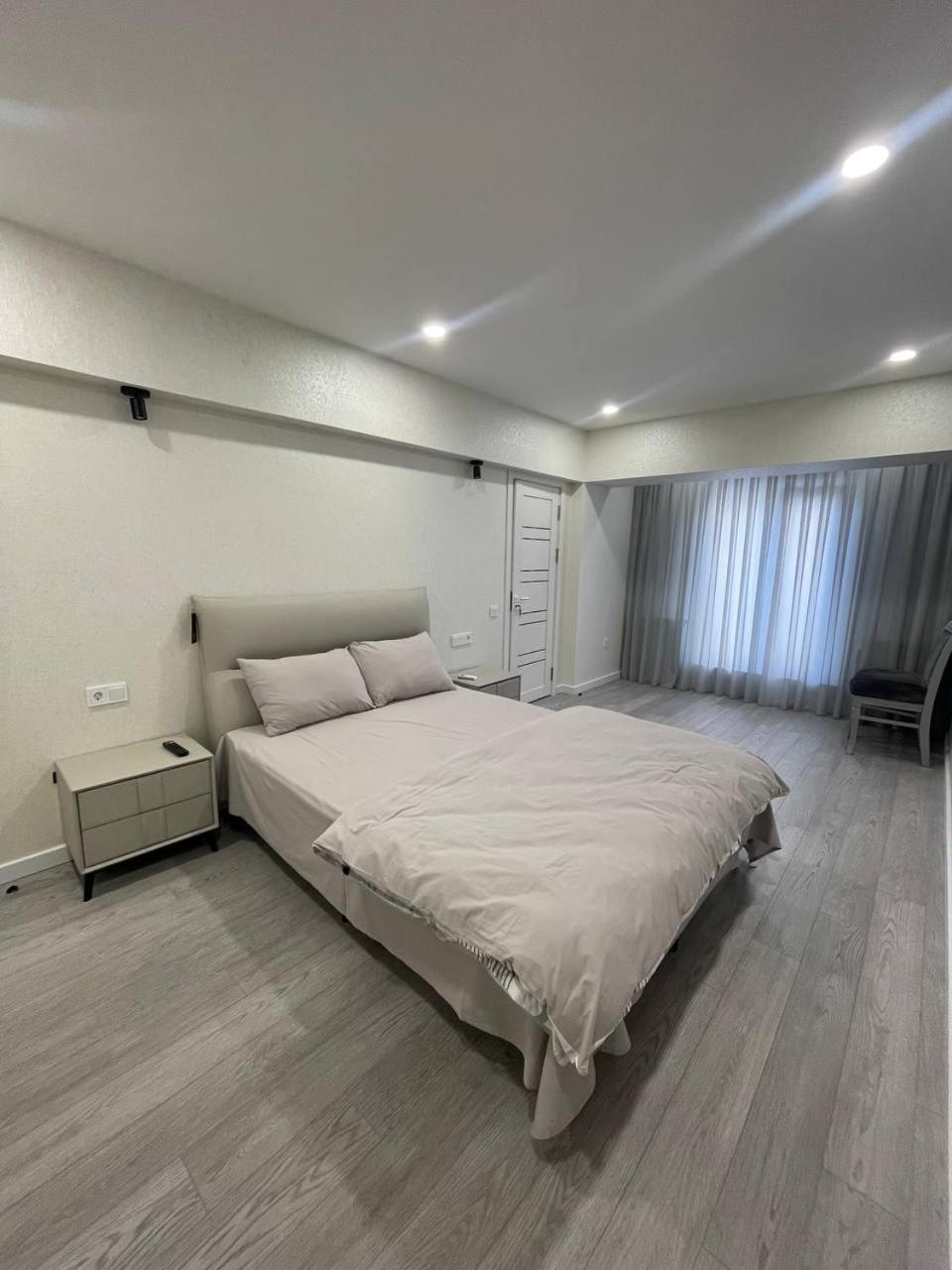 Chorsu Apartment 2 view 5